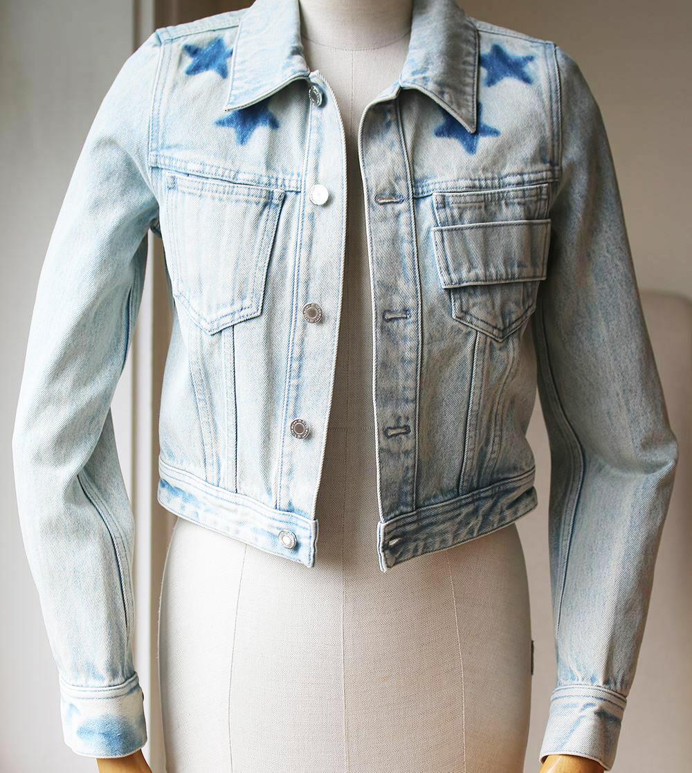 This light blue cotton star print bleached jacket from Givenchy. Features a classic collar, a front button fastening, two chest pockets, side pockets, long sleeves, button cuffs and a straight hem. Cropped hemline. 100% Cotton. Made in Italy.