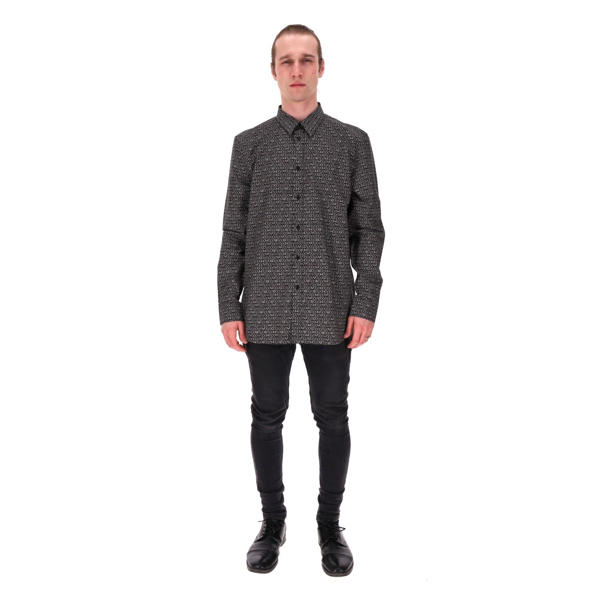 Givenchy Star Logo Print Shirt

Black cotton shirt designed with all-over stars and 'Givenchy' signature print in white.

Featuring a classic collar, centre button closure and buttoned cuffs.

Rrp Approx. £520

Size – 42FR

Condition – Very