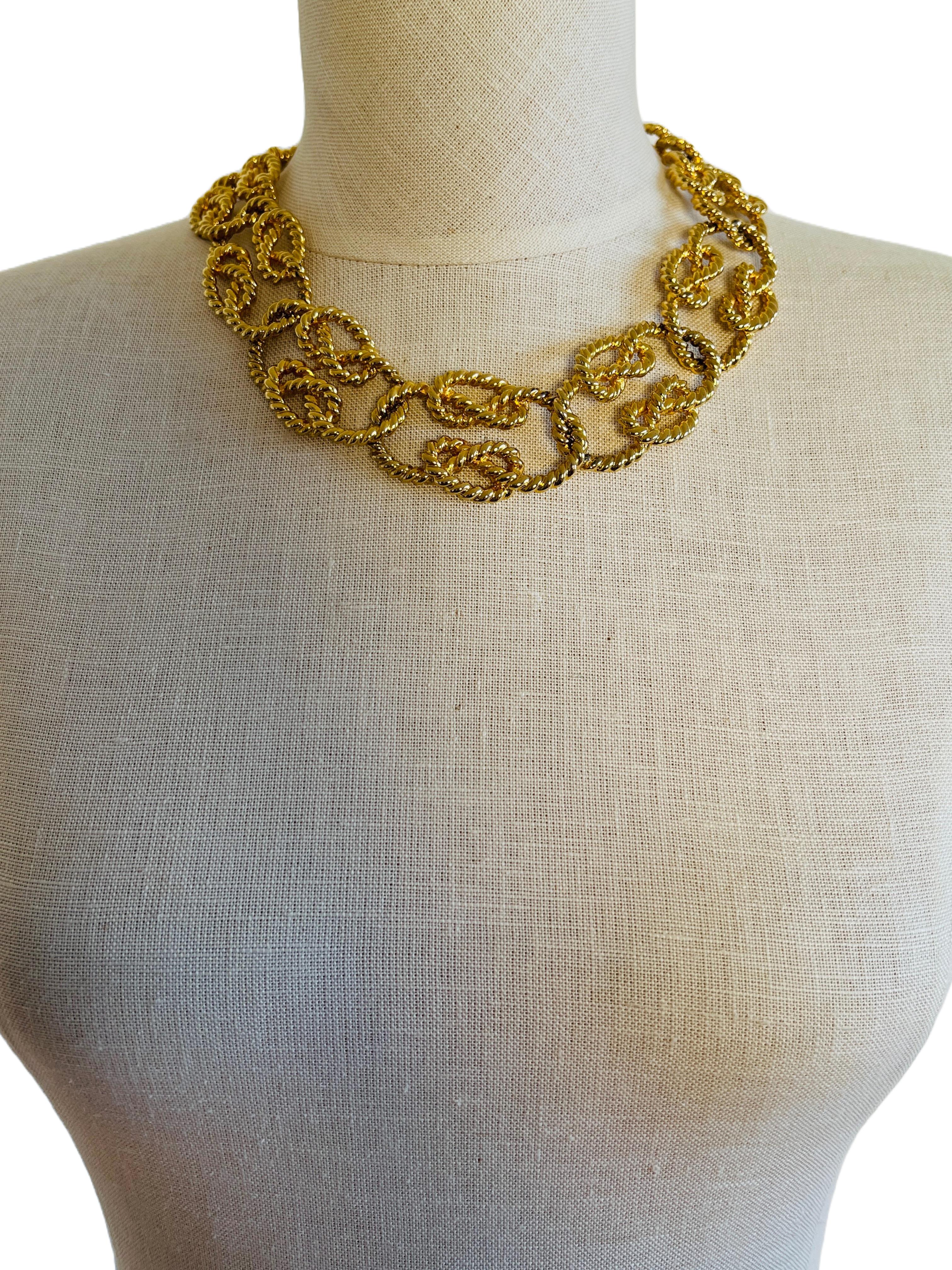 This stylish Givenchy twisted rope gold choker collar necklace is a bold and sophisticated piece that perfectly exemplifies the luxurious craftsmanship for which Givenchy is renowned. Featuring an intricate design of 11 interlocking twisted rope
