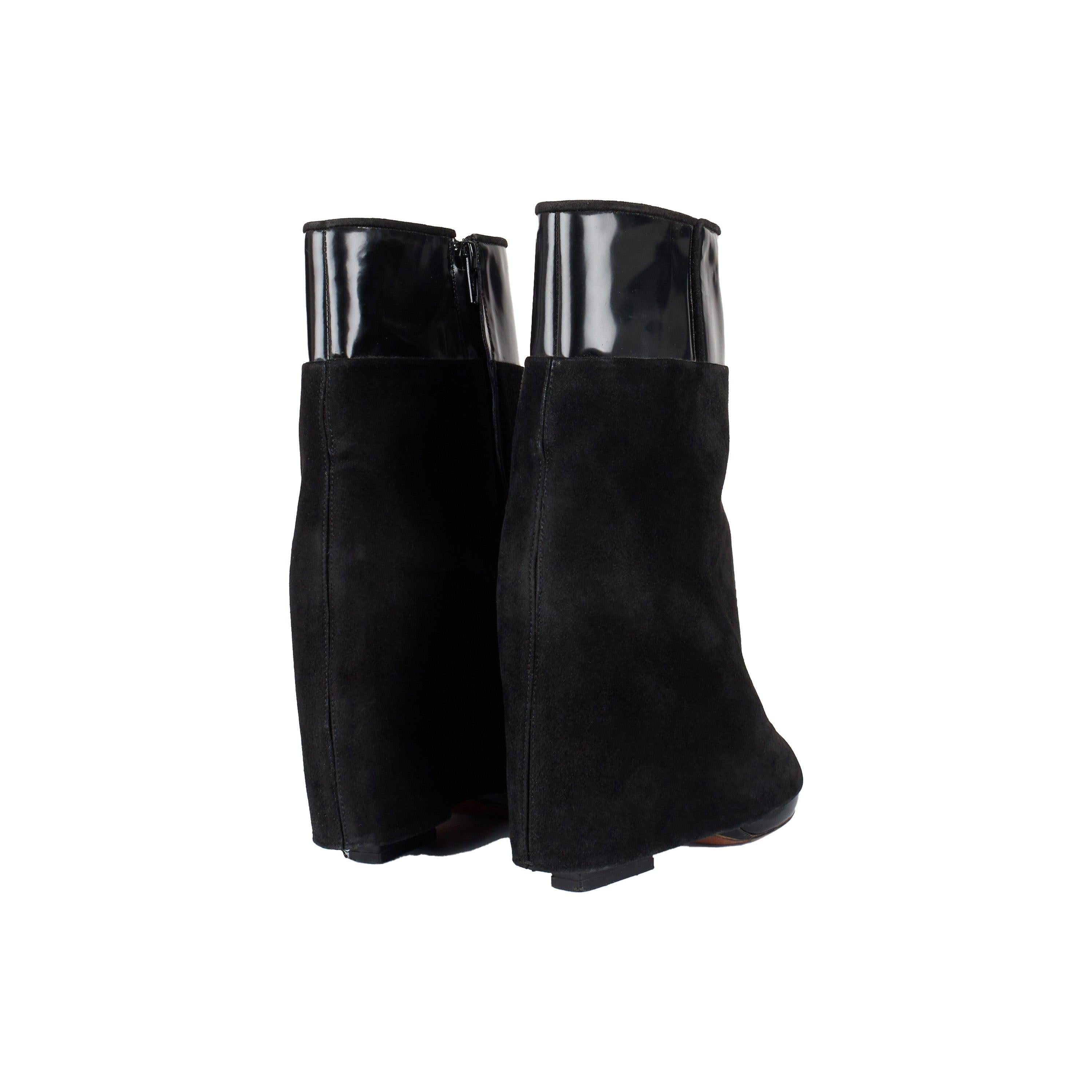 Givenchy Suede and Patent Leather Ankle Boots - '10s In Good Condition For Sale In Milano, IT