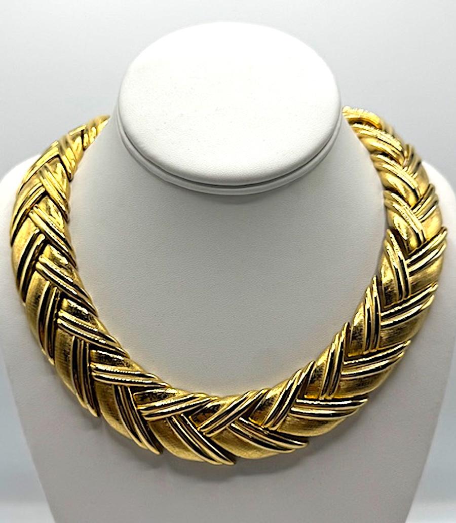 Givenchy Textured Satin and Shiny Gold Link Necklace For Sale 7