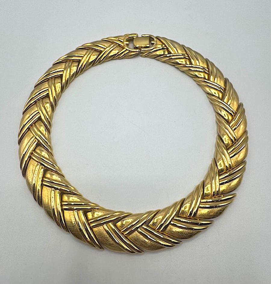 Givenchy Textured Satin and Shiny Gold Link Necklace For Sale 1