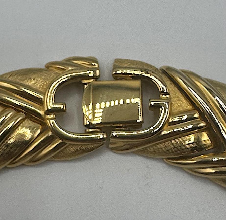 Givenchy Textured Satin and Shiny Gold Link Necklace For Sale 2