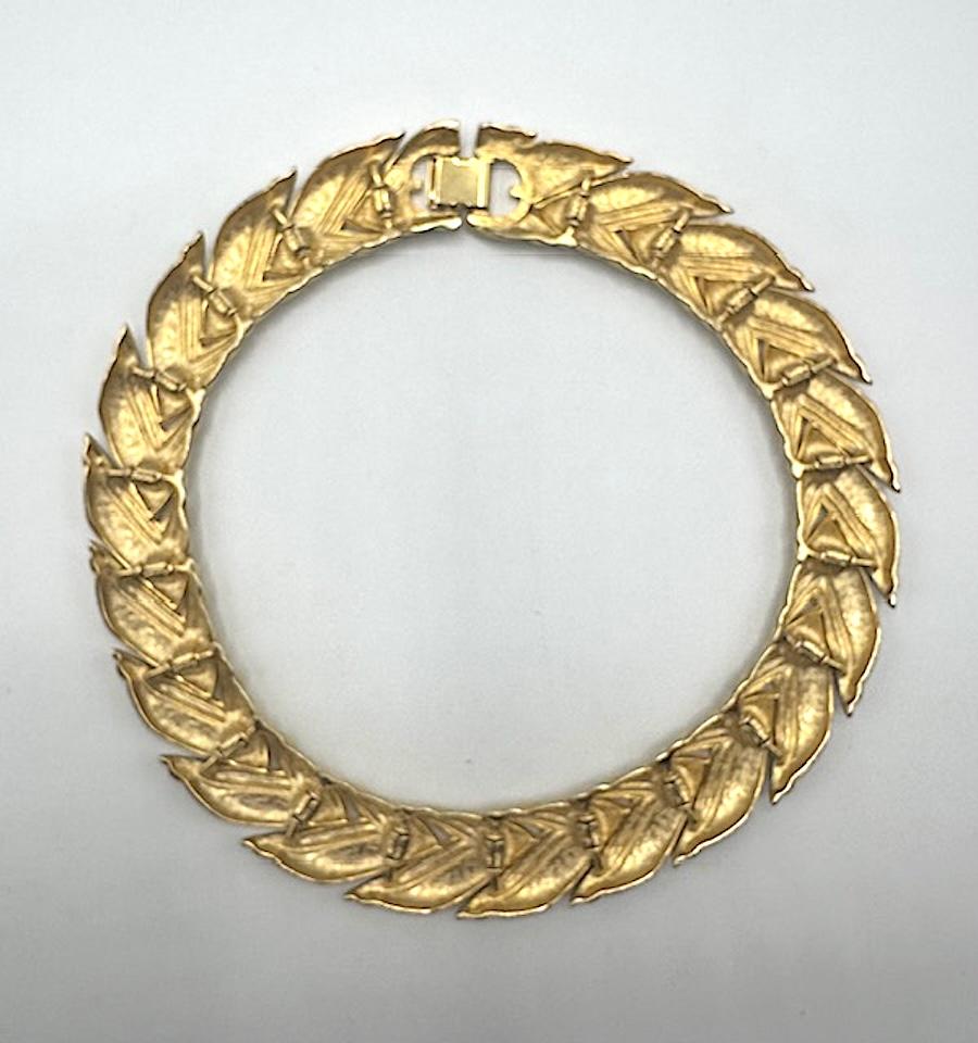 Givenchy Textured Satin and Shiny Gold Link Necklace For Sale 4