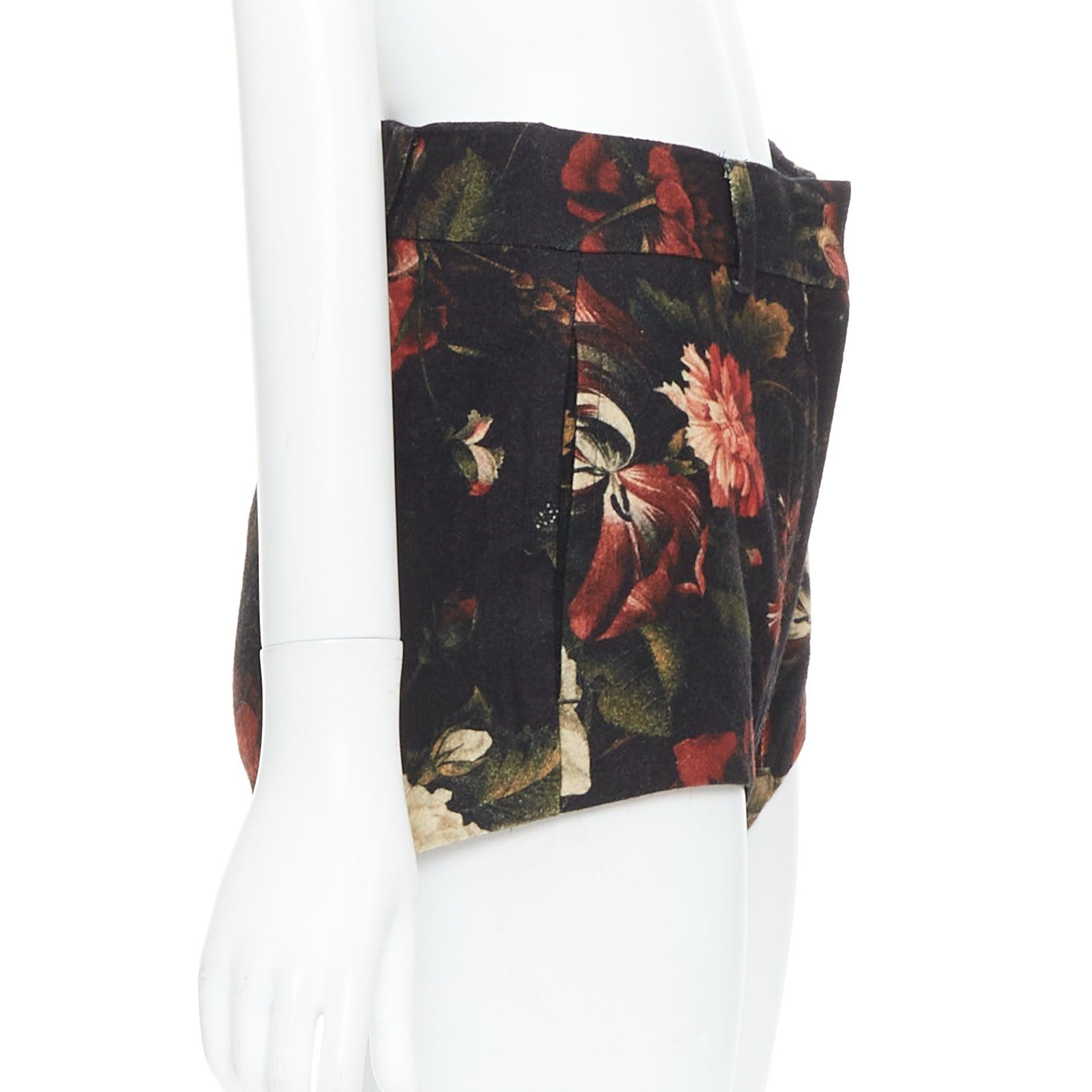 GIVENCHY Tisci 100% wool black red peony floral high rise shorts In Excellent Condition For Sale In Hong Kong, NT