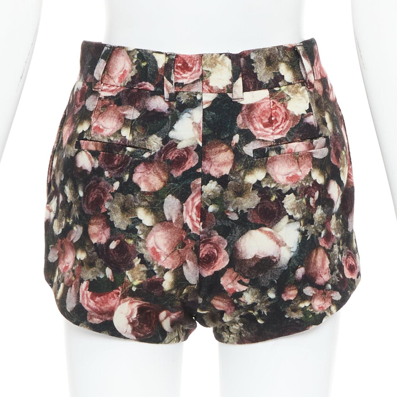 De las mujeres GIVENCHY Tisci 2013 negro rosa rosa estampado floral short de corte alto en venta