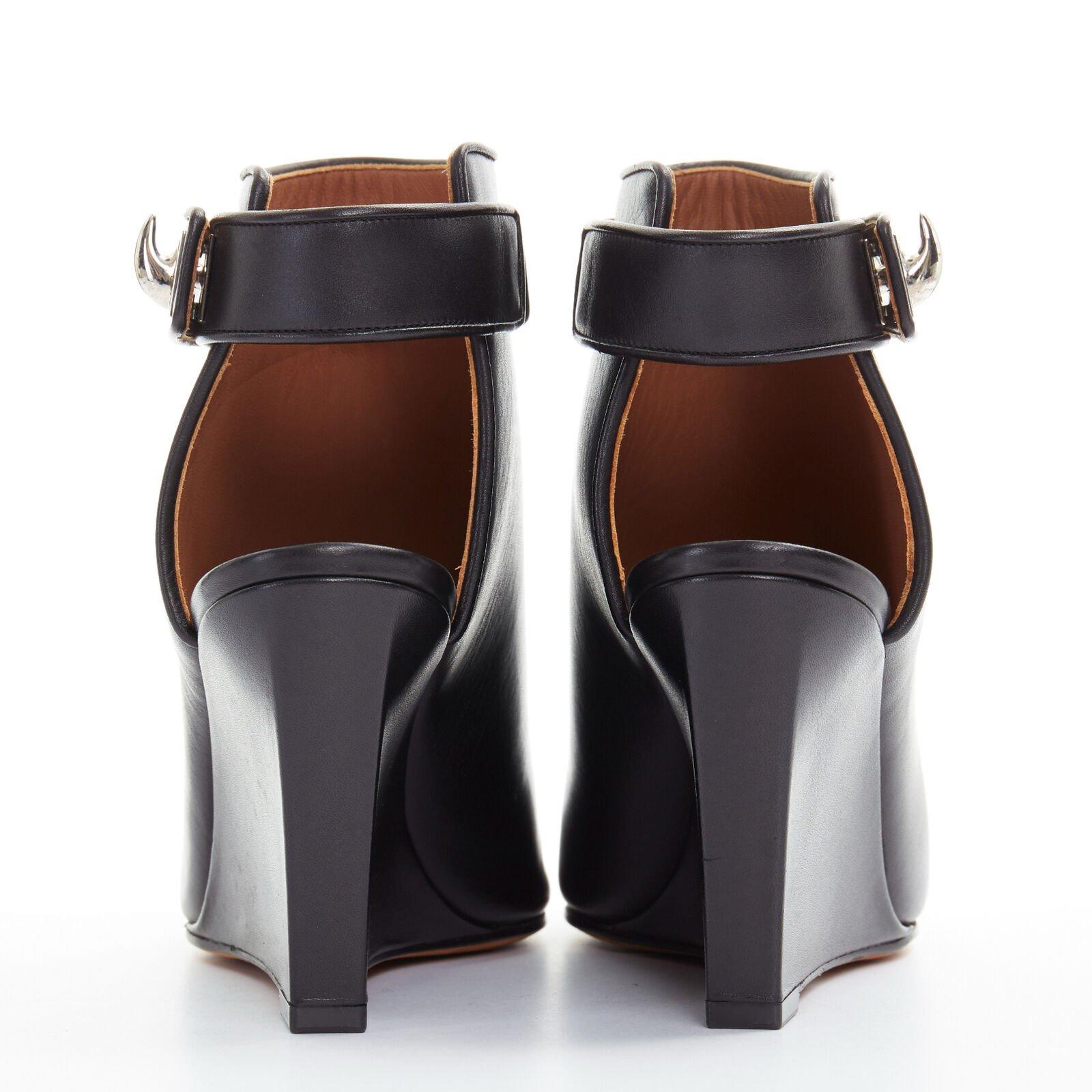 Women's GIVENCHY TISCI black leather peep toe silver shark tooth lock wedge EU36 US6
