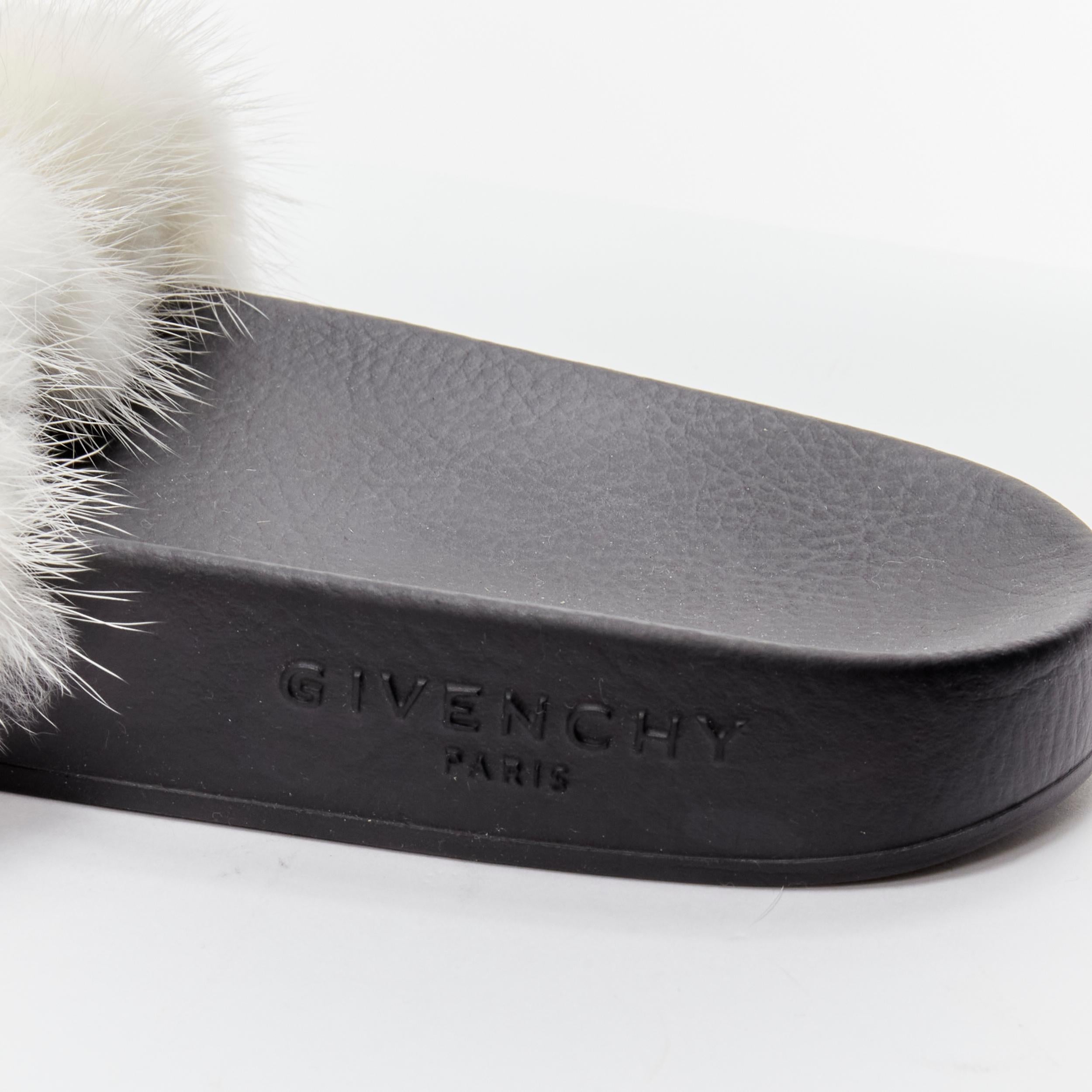 GIVENCHY Tisci schwarze Pool slides mit rot-weißen Streifen und geprägtem Logo aus Fuchspelz EU38 im Angebot 3