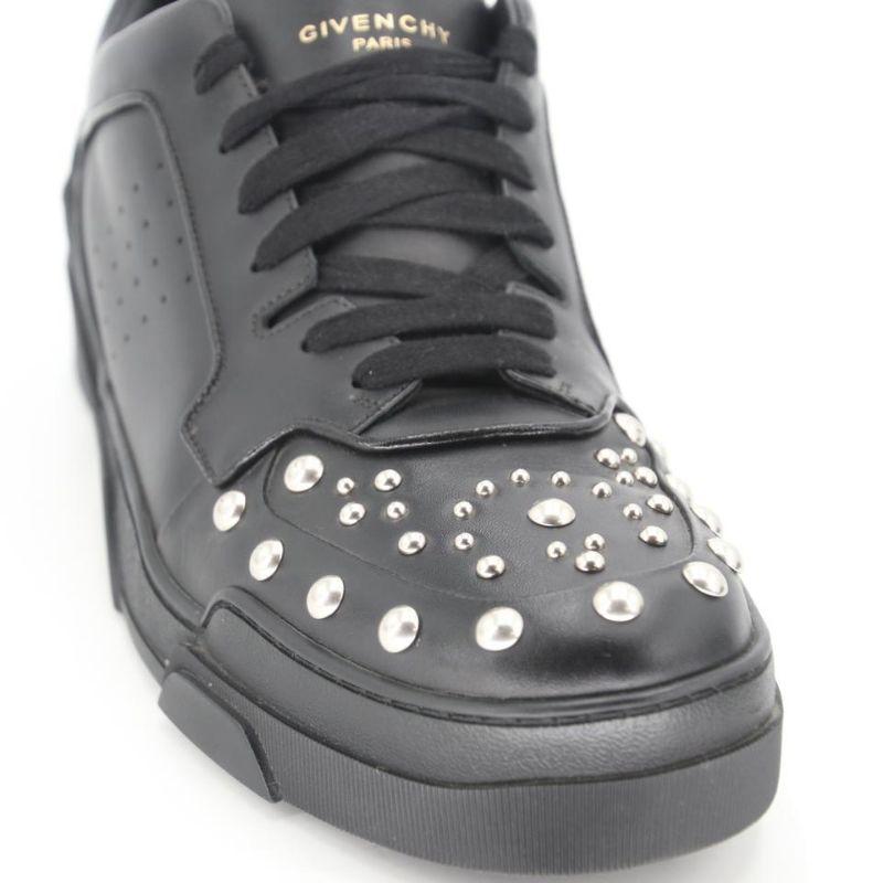 Givenchy Tyson Studded Leather Men's Sneakers Size 46

These sneakers are a classic by Givenchy! These sneakers are perfect for uping your everyday fits or for button up events. The Tyson model is a very vintage style but is a staple look for all