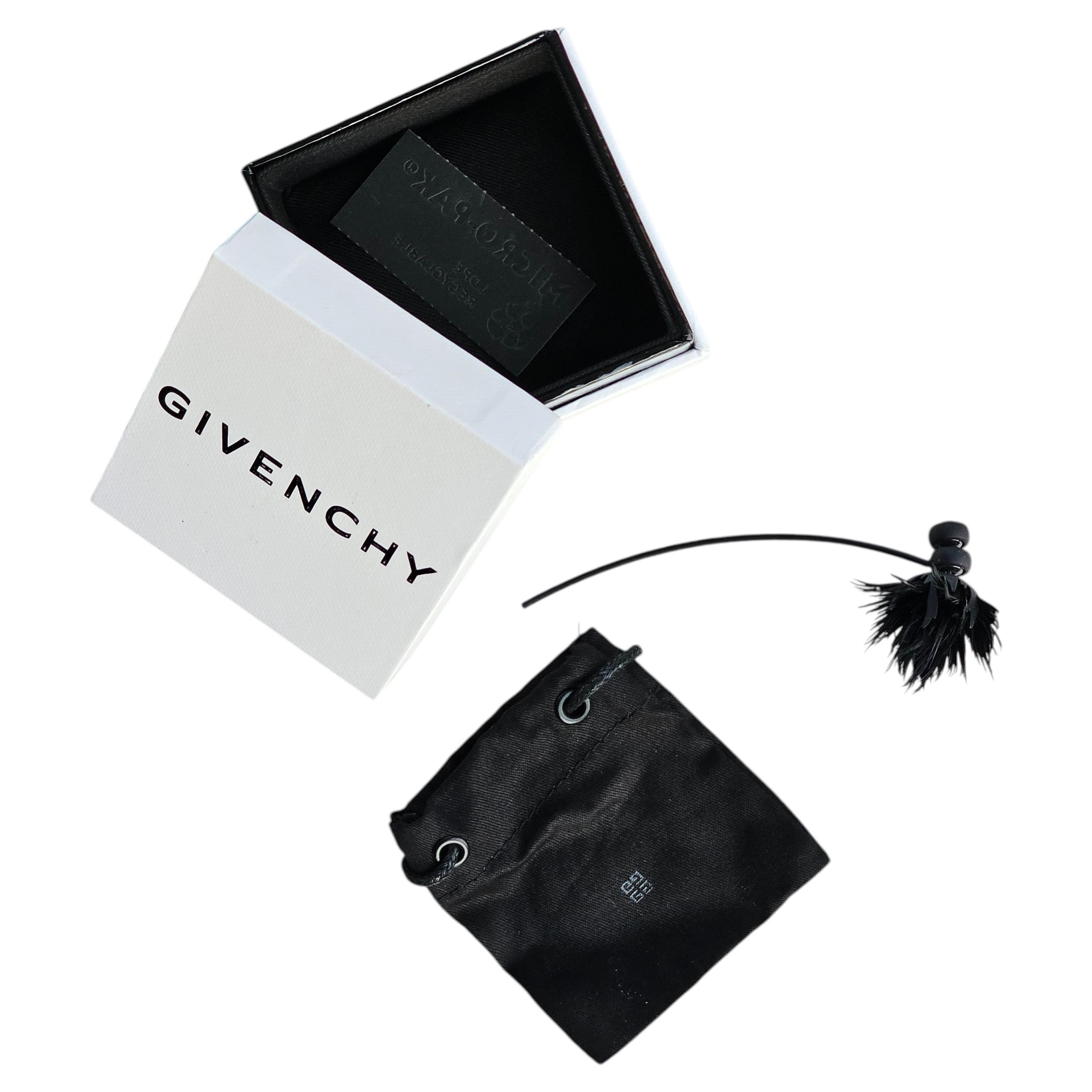 Givenchy unique earring, feather, fashionable futuristic design! Black fall 2023 For Sale
