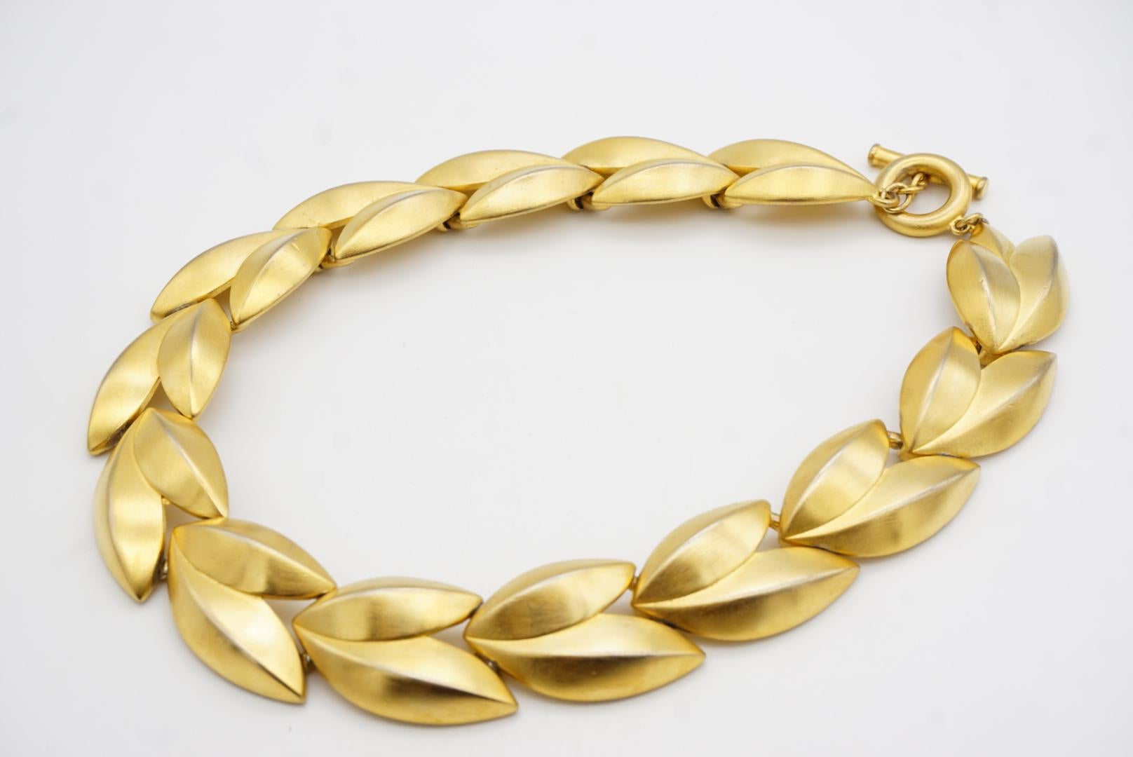 Givenchy Vintage 1970s Satin Leaf Watch Link Interlocked Collar Chunky Necklace in vendita 5