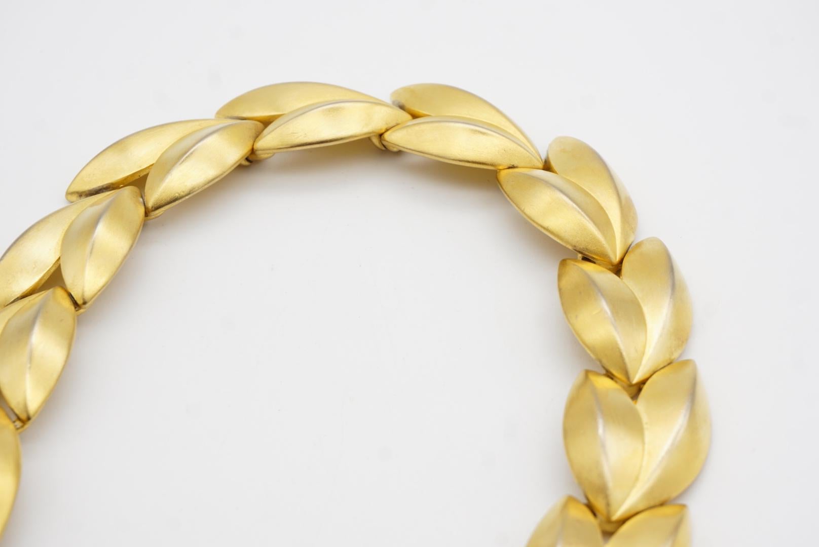 Givenchy Vintage 1970s Satin Leaf Watch Link Interlocked Collar Chunky Necklace in vendita 7