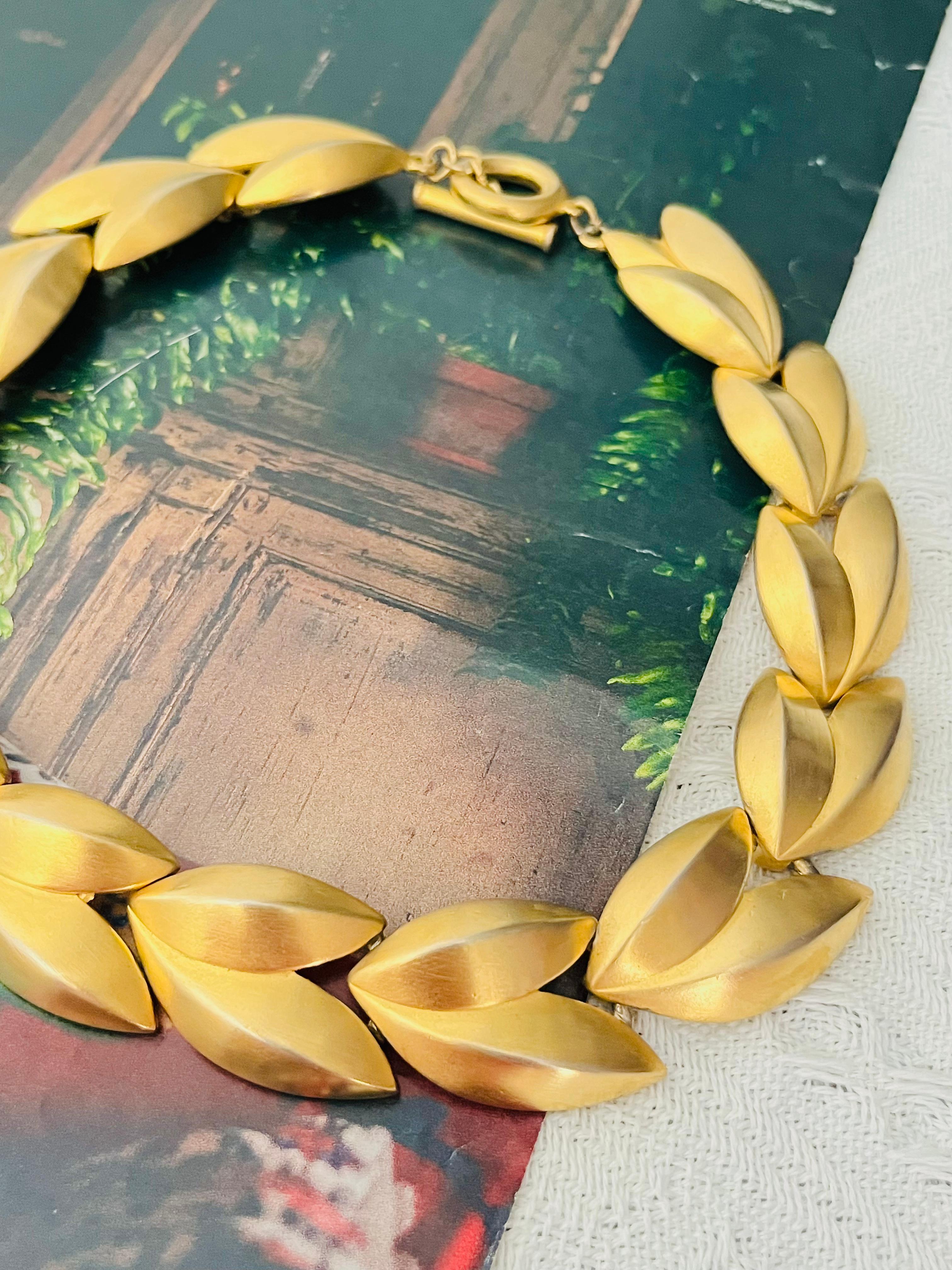 Art Déco Givenchy Vintage 1970s Satin Leaf Watch Link Interlocked Collar Chunky Necklace in vendita