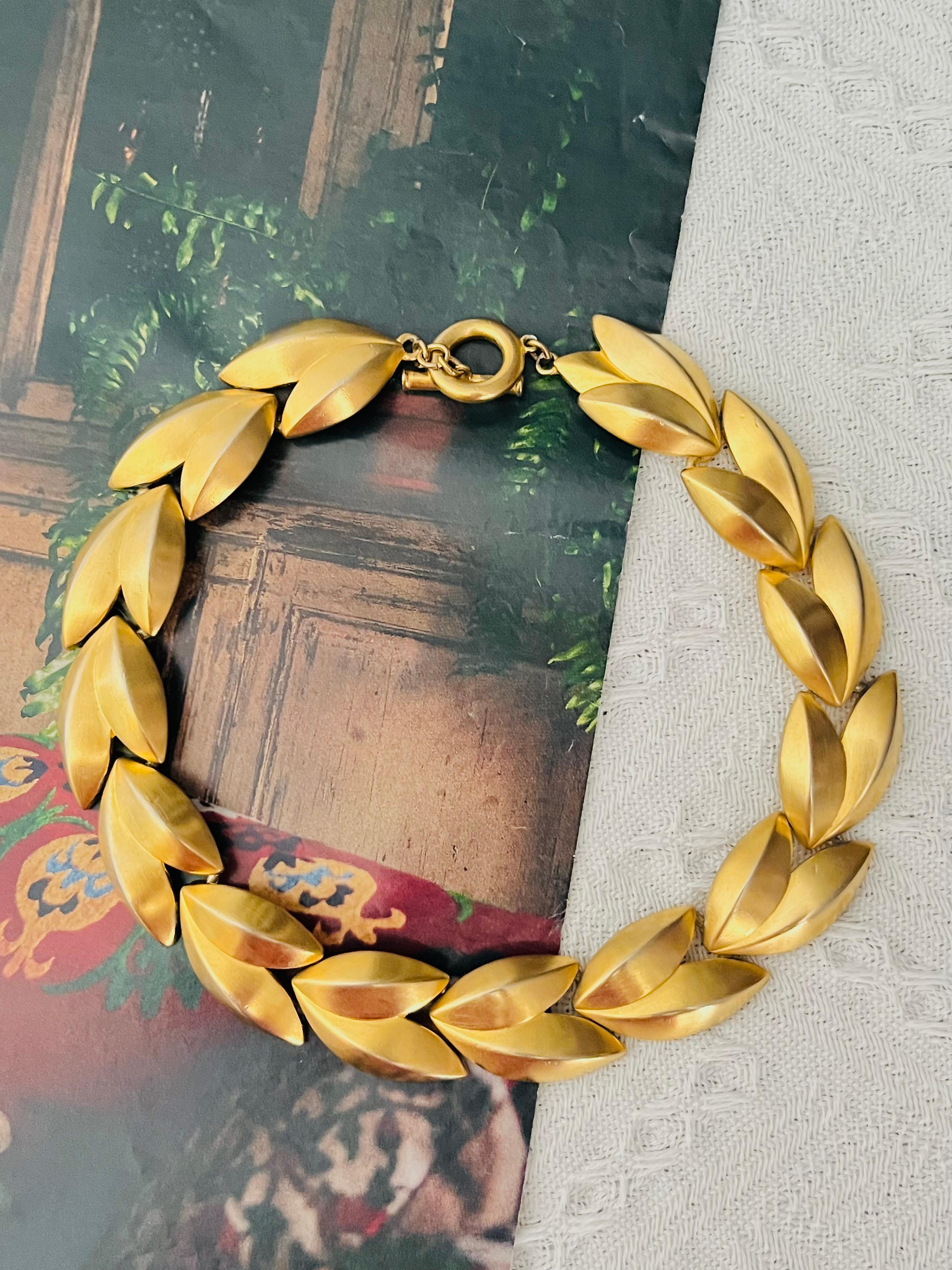 Givenchy Vintage 1970s Satin Leaf Watch Link Interlocked Collar Chunky Necklace In condizioni buone in vendita a Wokingham, England