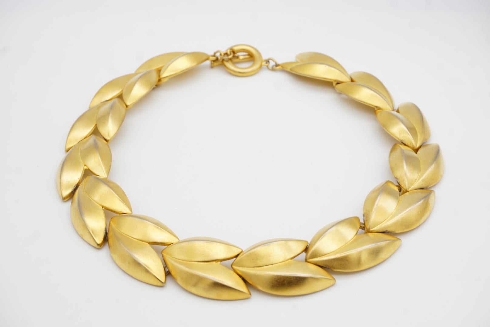 Givenchy Vintage 1970s Satin Leaf Watch Link Interlocked Collar Chunky Necklace in vendita 4