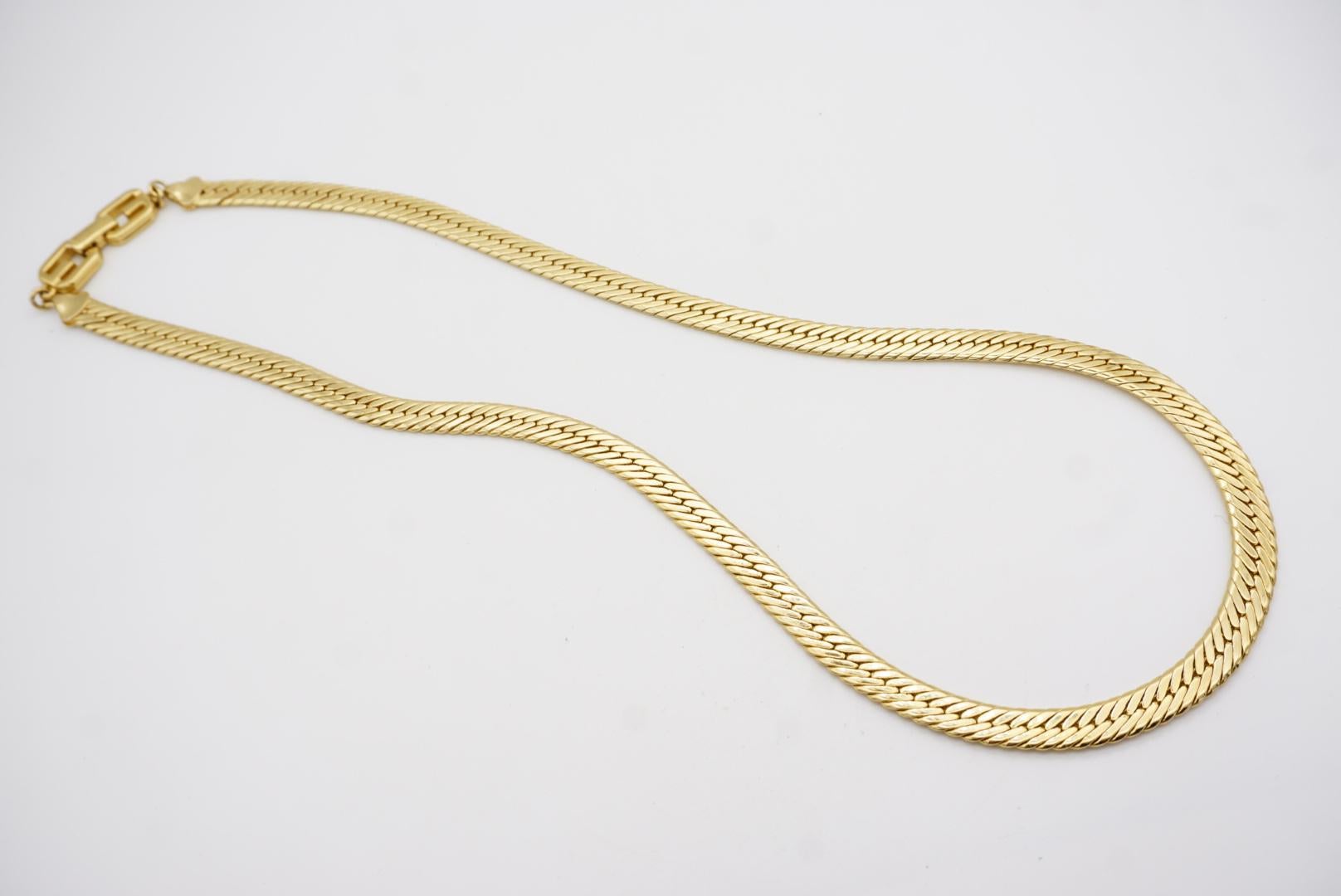 Givenchy Vintage 1980 Logo Interlocked Chain Link Flat Snake Curb Collana Lunga in vendita 7