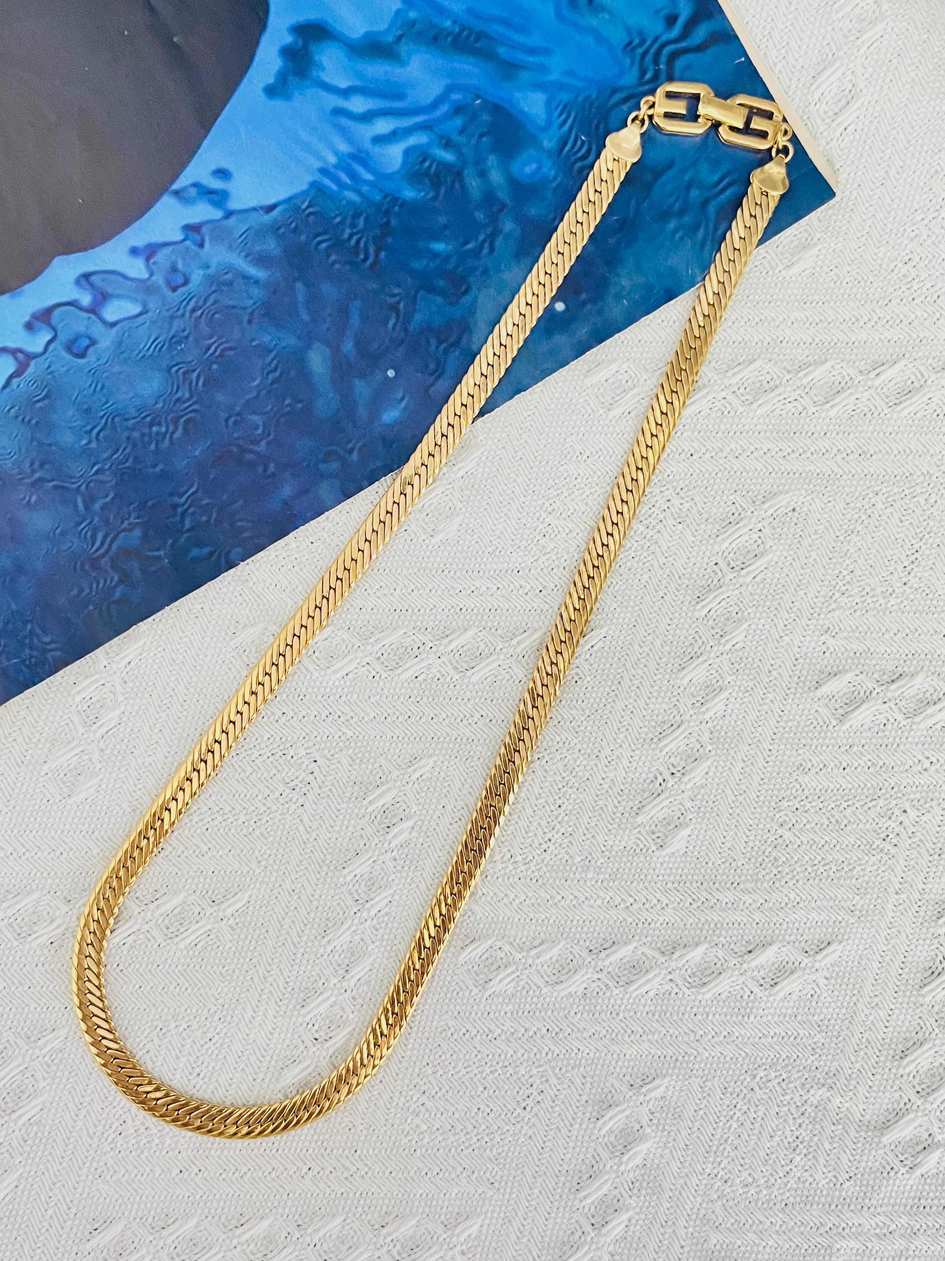 Givenchy Vintage 1980 Logo Interlocked Chain Link Flat Snake Curb Collana Lunga In condizioni ottime in vendita a Wokingham, England