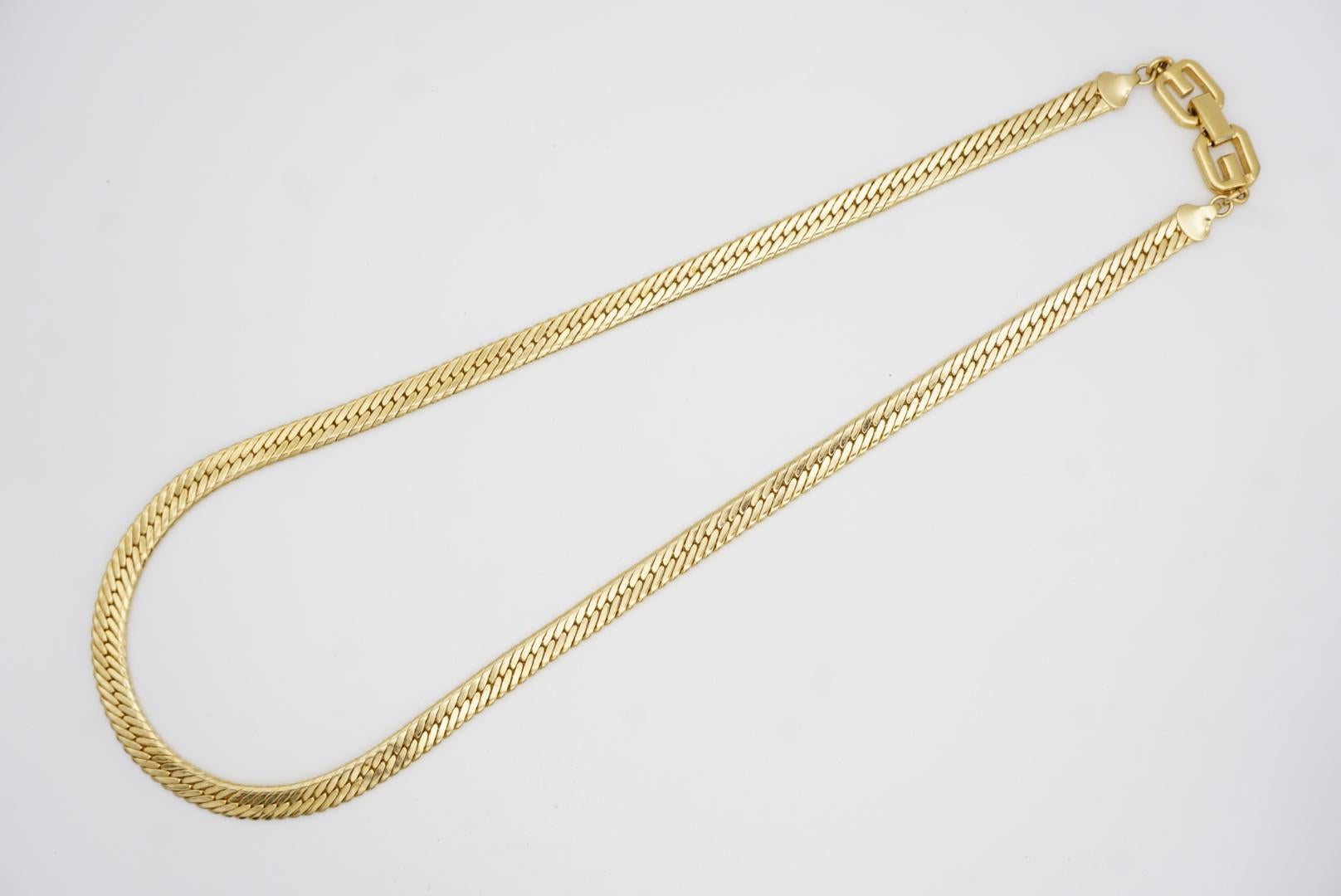 Givenchy Vintage 1980 Logo Interlocked Chain Link Flat Snake Curb Collana Lunga in vendita 4