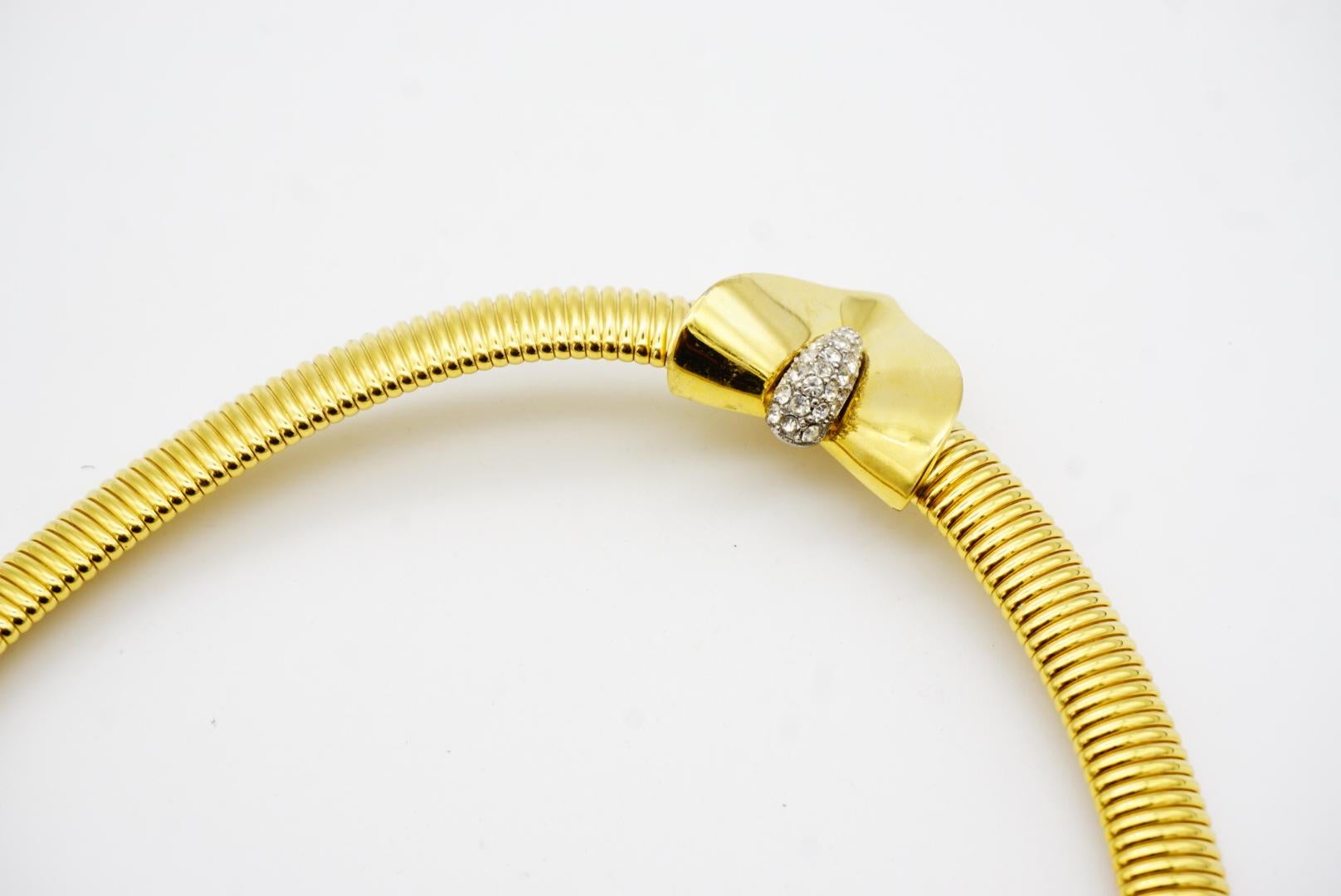 Givenchy Vintage 1980 Triangle Arrow Crystals Omega Ribbed Silver Gold Necklace For Sale 7