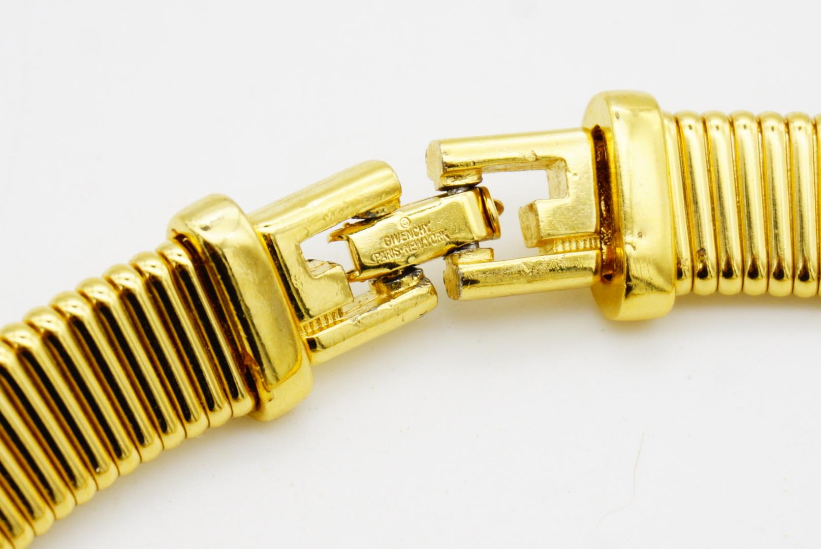 Givenchy Vintage 1980 Triangle Arrow Crystals Omega Ribbed Silver Gold Necklace For Sale 11