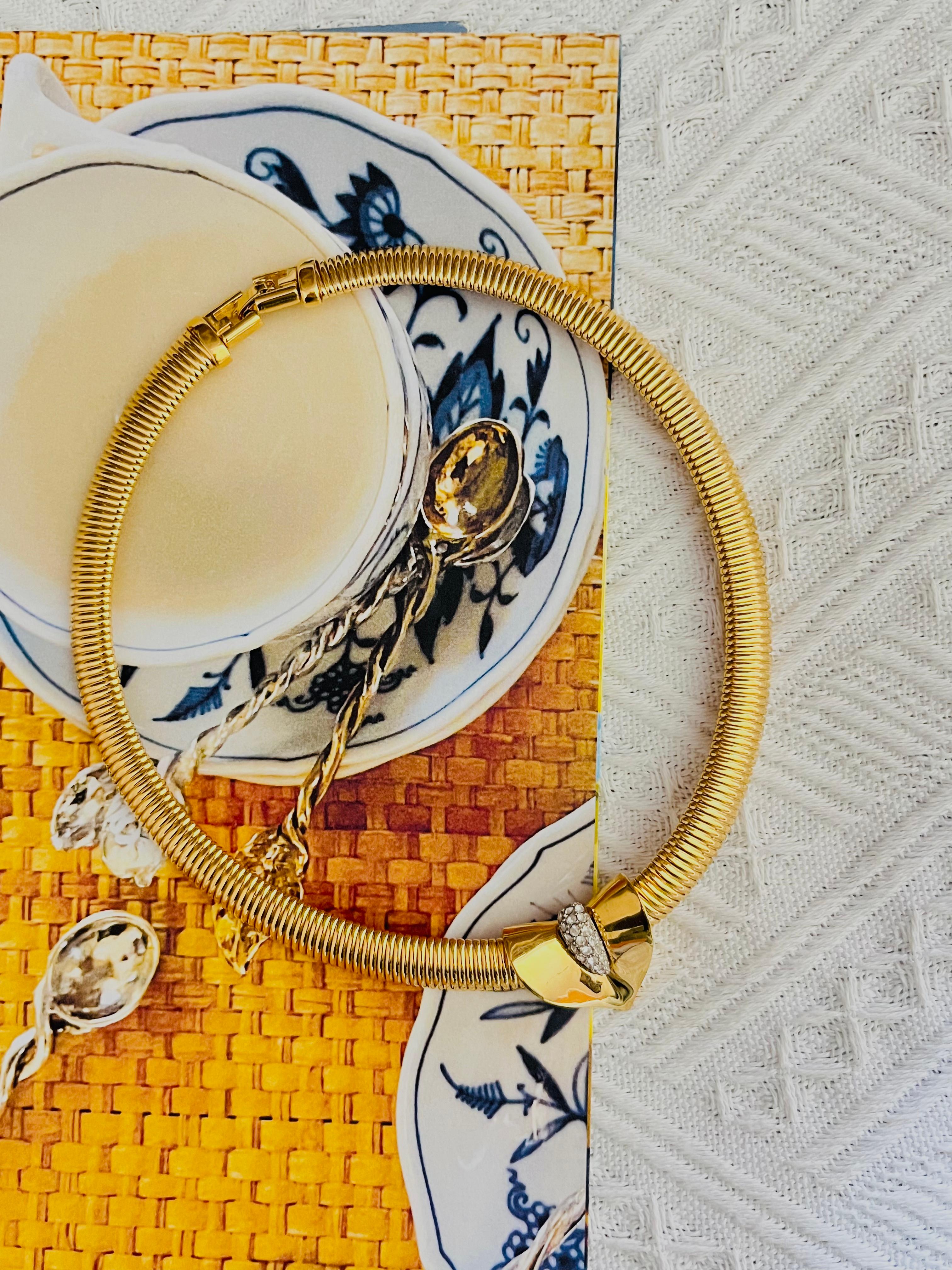 Givenchy Vintage 1980 Triangle Arrow Crystals Omega Ribbed Silver Gold Necklace In Good Condition For Sale In Wokingham, England