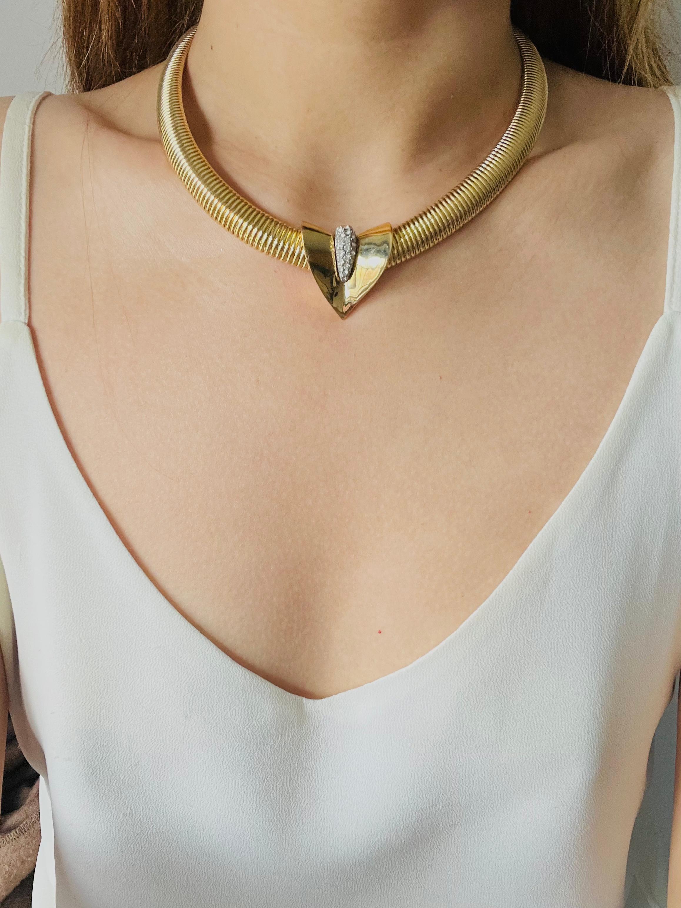 Women's or Men's Givenchy Vintage 1980 Triangle Arrow Crystals Omega Ribbed Silver Gold Necklace For Sale