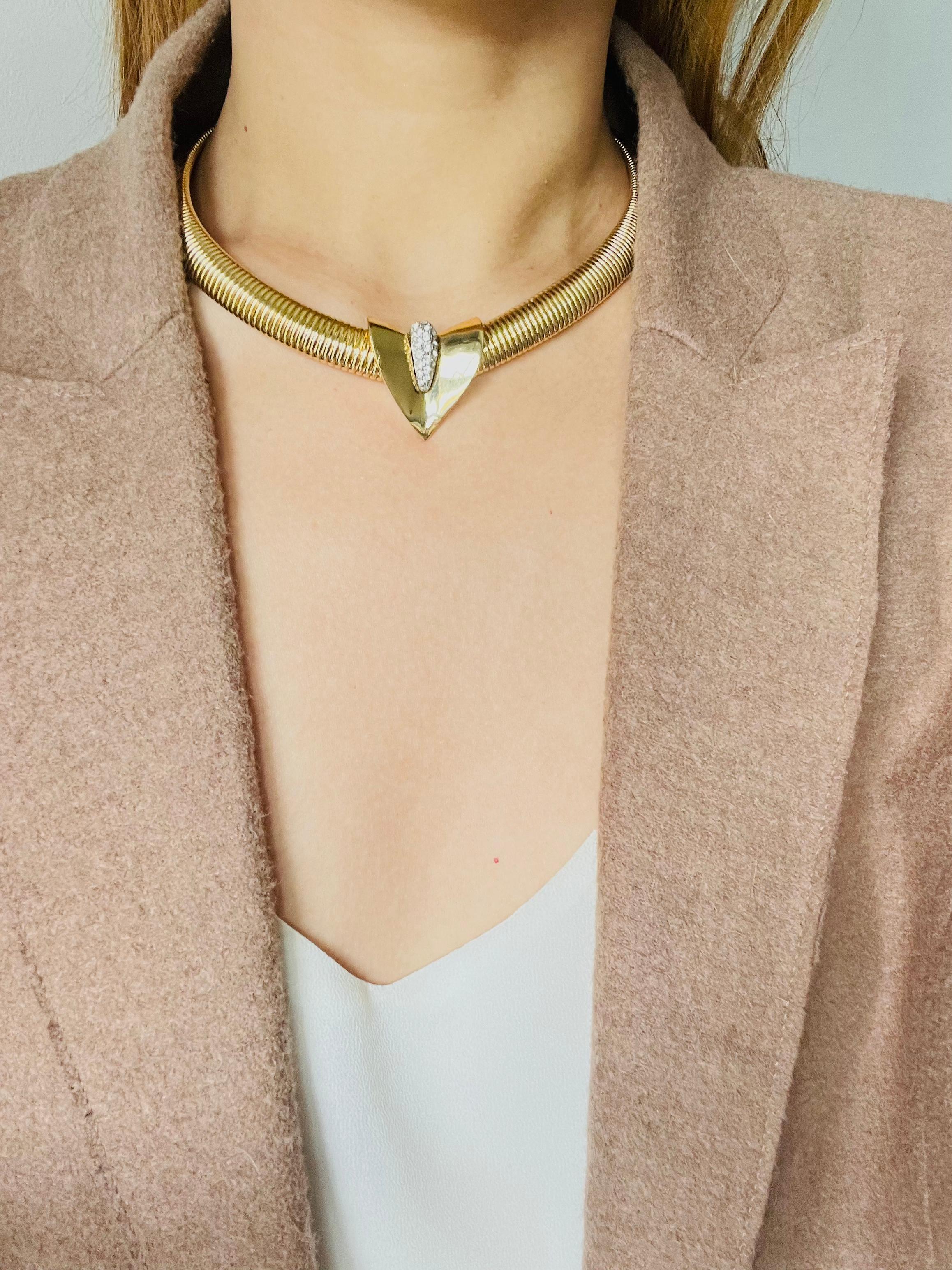 Givenchy Vintage 1980 Triangle Arrow Crystals Omega Ribbed Silver Gold Necklace For Sale 1