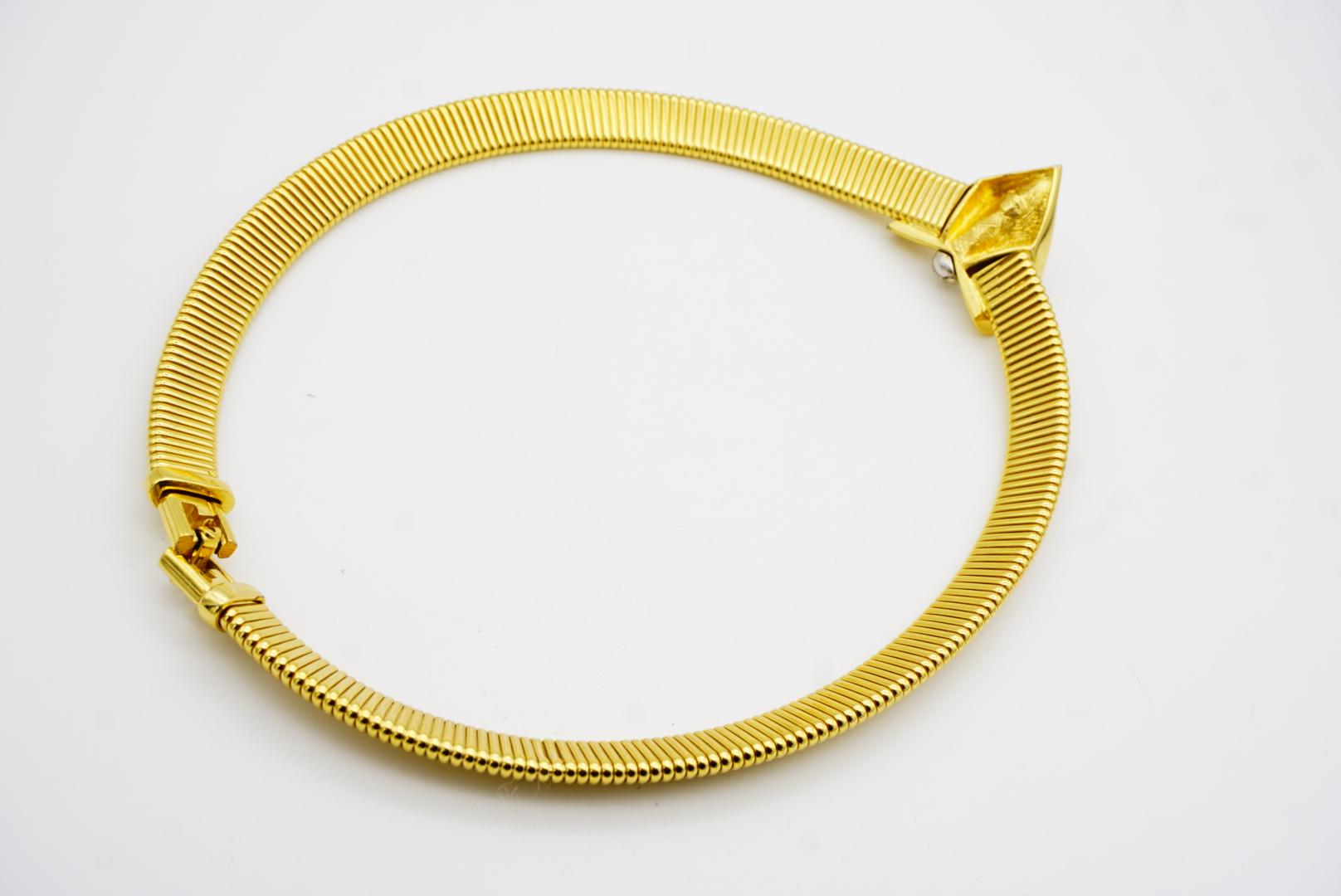 Givenchy Vintage 1980 Triangolo Arrow Cristalli Argento Oro Omega Collana a Nastro in vendita 9