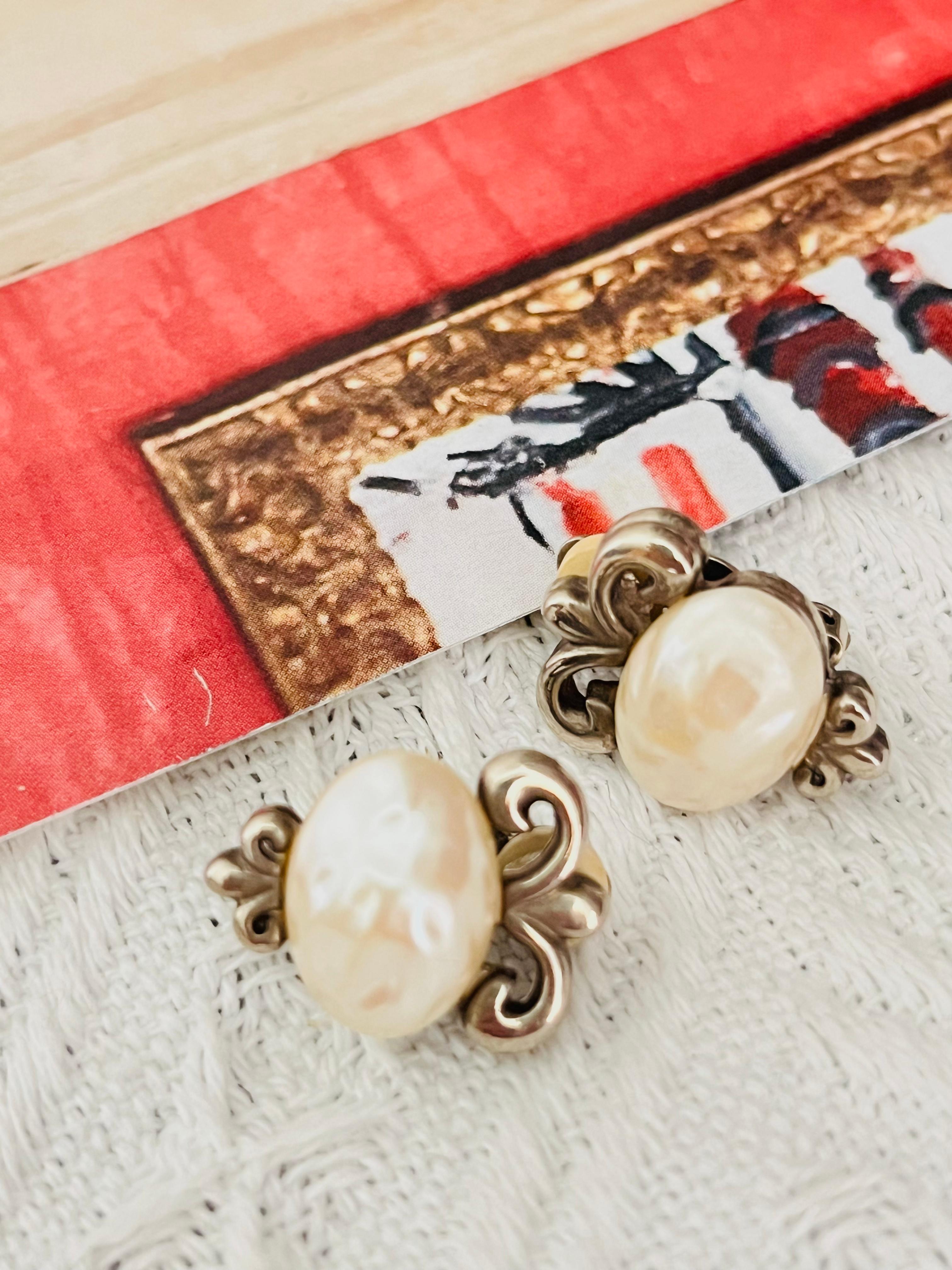 Givenchy Vintage 1980 White Oval Pearl Fleur De Lis Lily Filigree Clip Earrings In Excellent Condition For Sale In Wokingham, England