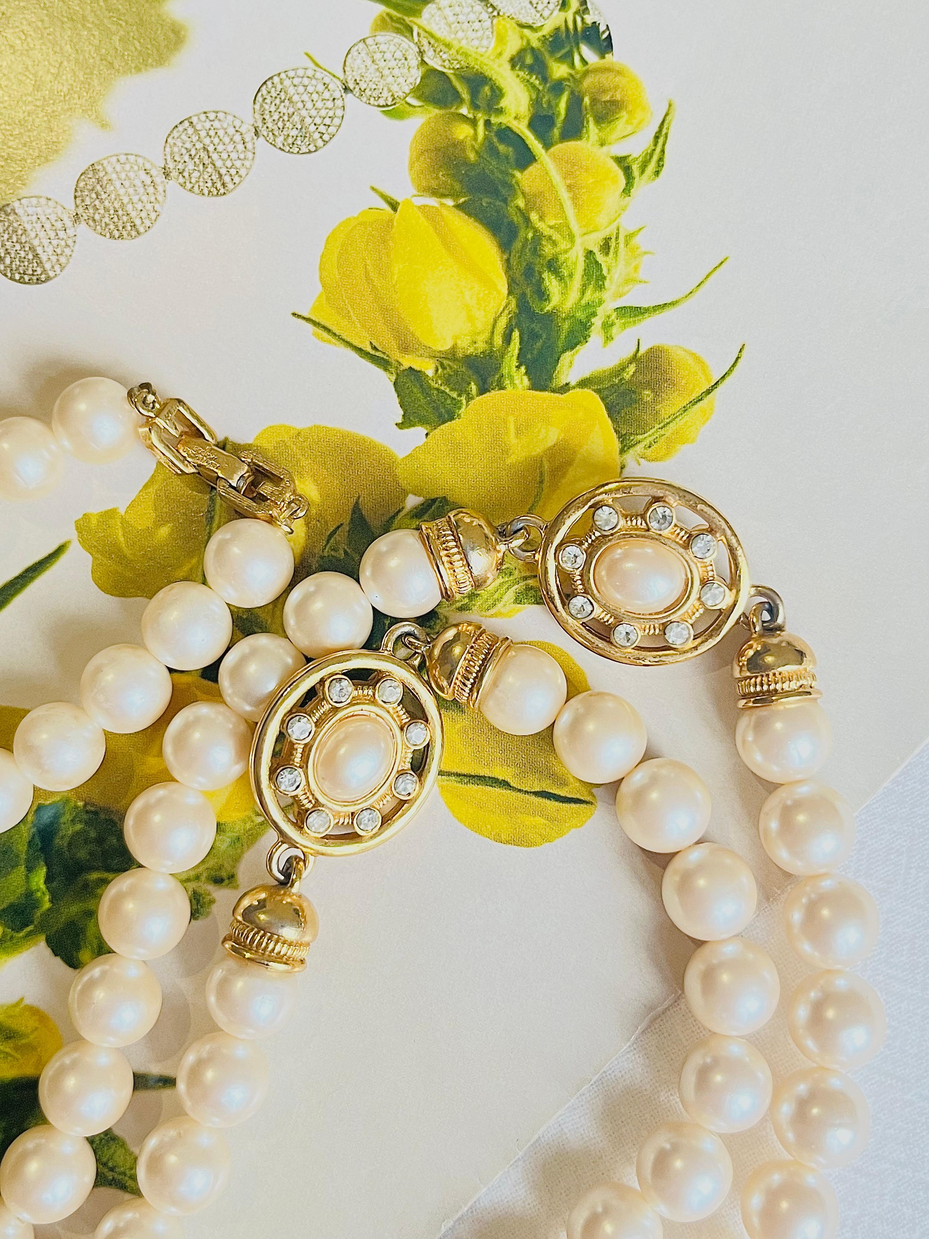 Women's or Men's Givenchy Vintage 1980 White Pearl Beads Four Oval Crystal Pendant Long Necklace For Sale