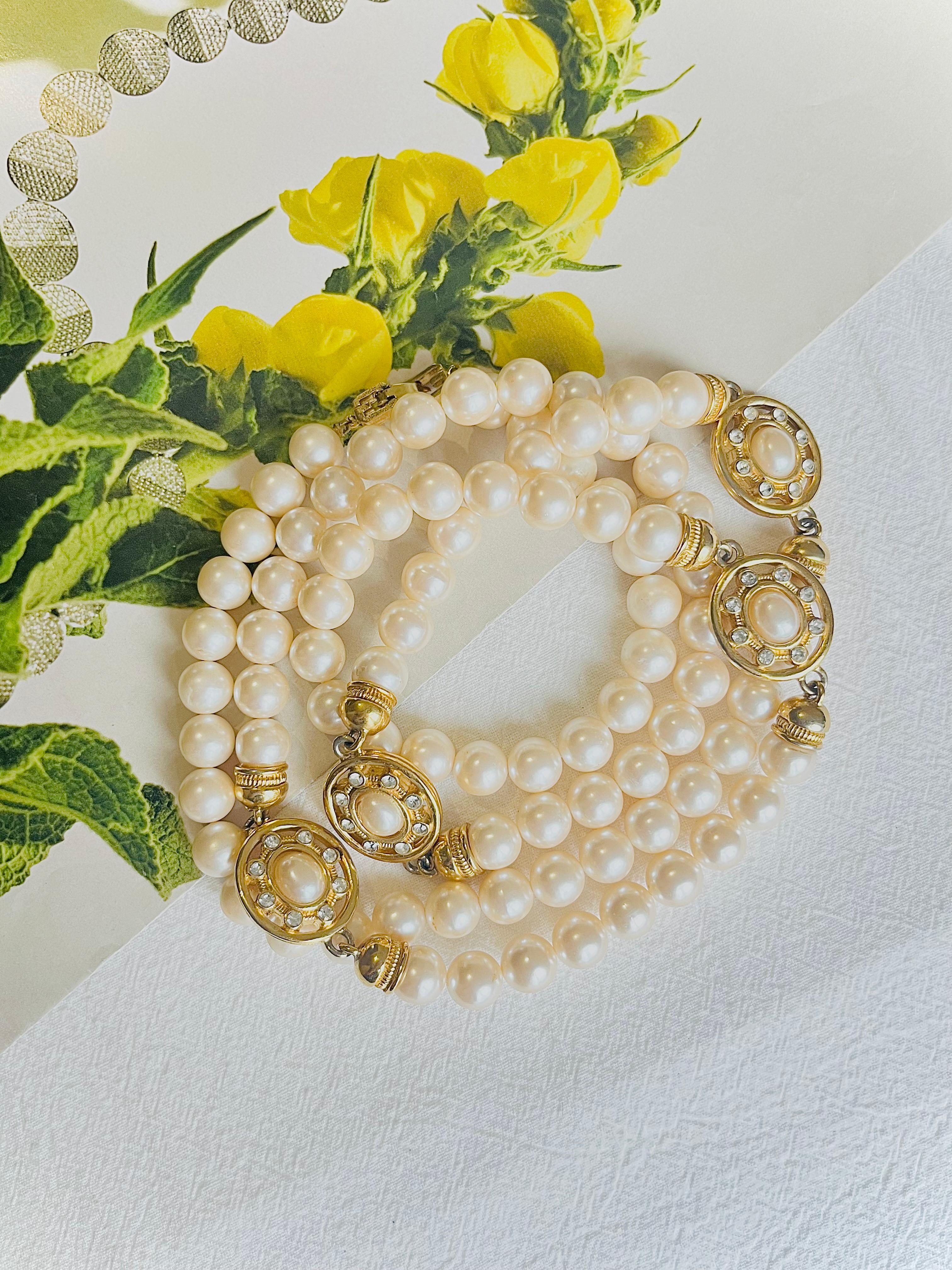 Art déco Long collier vintage Givenchy en or avec pendentif en cristal rond et perles blanches ovales, 1980 en vente