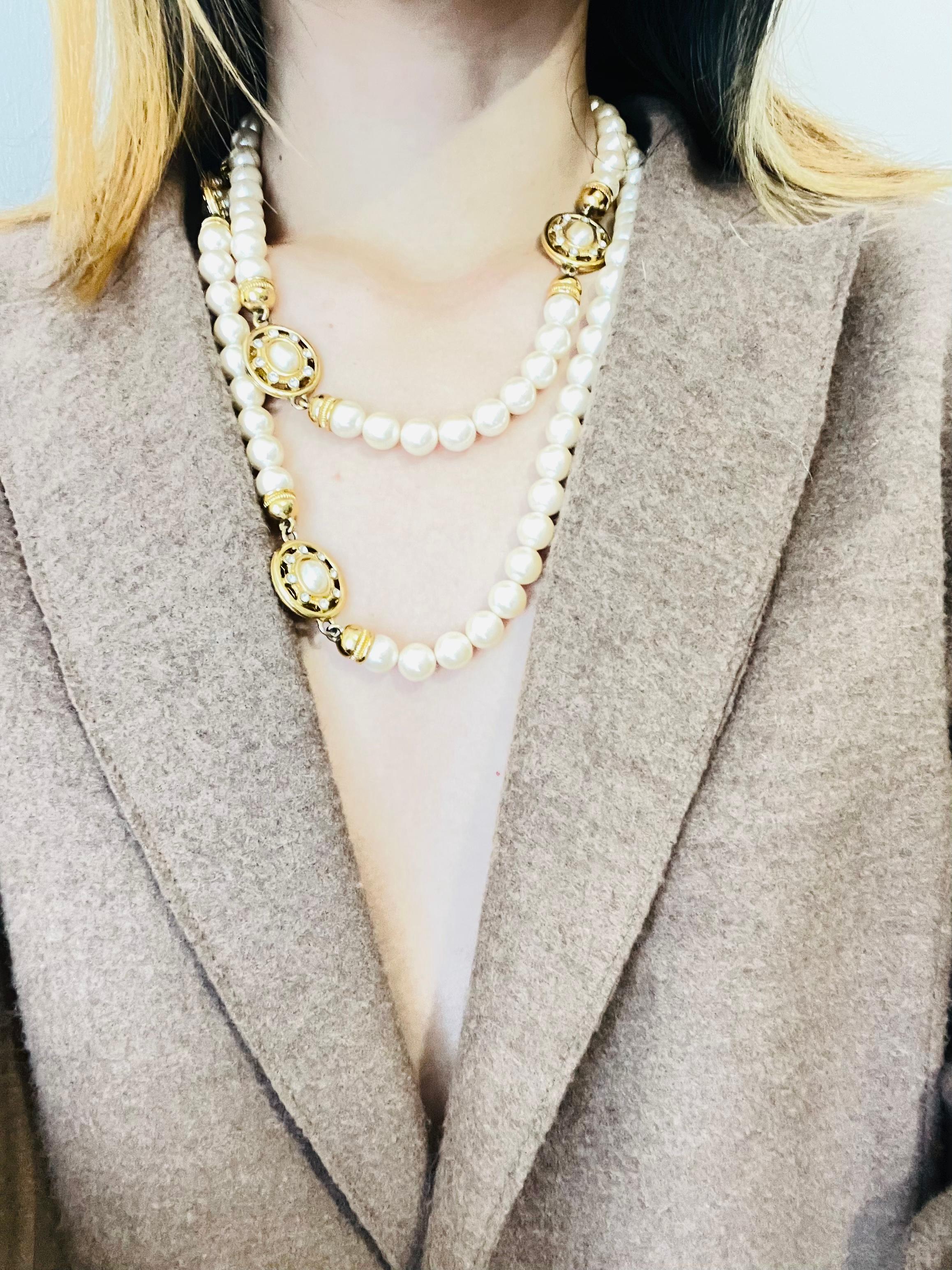 Women's or Men's Givenchy Vintage 1980 White Round Pearl Oval Crystal Pendant Gold Long Necklace For Sale