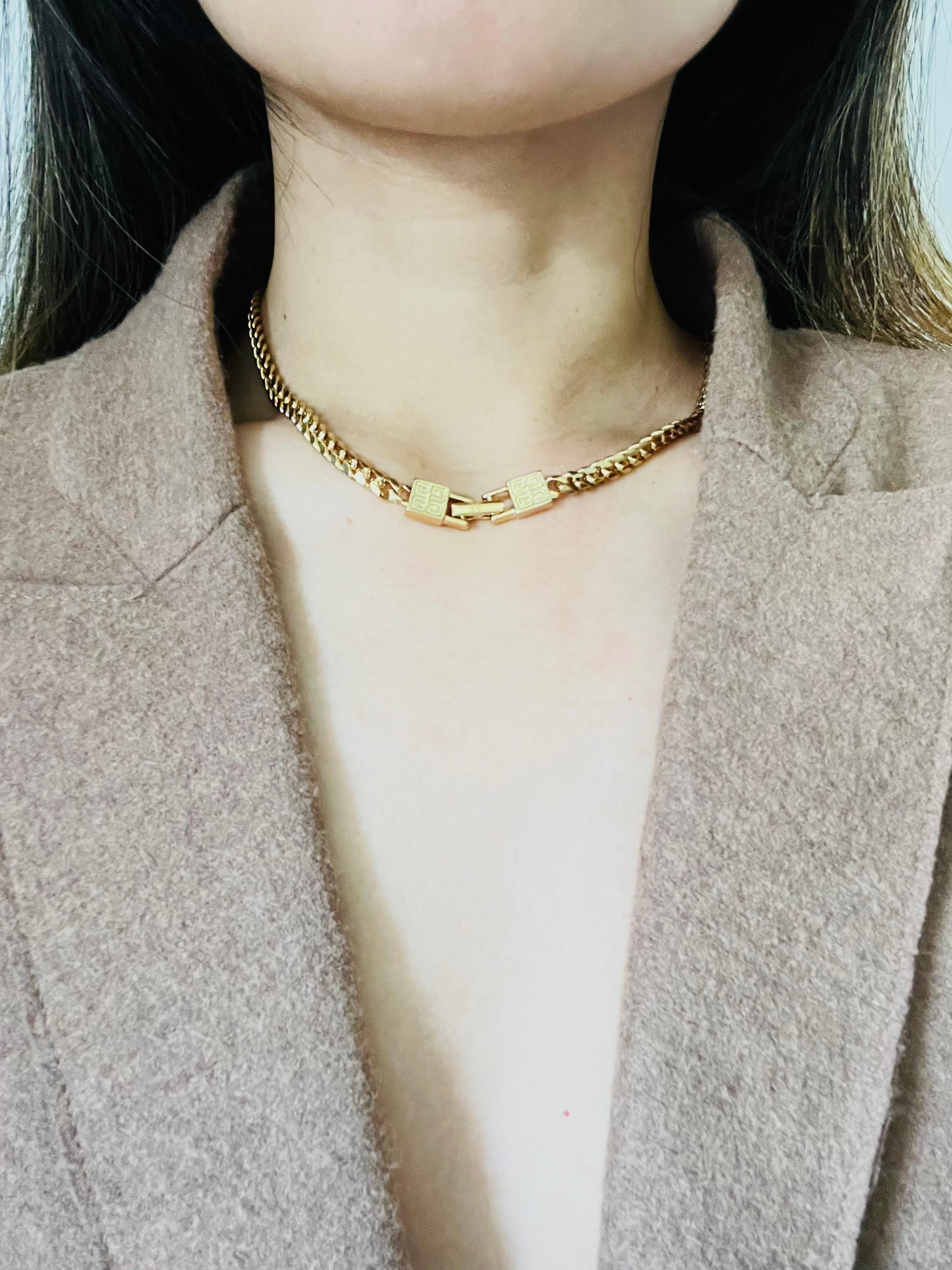Givenchy Vintage 1980s 4G Logo Interlocked Cuban Chain Link Gold Long Necklace For Sale 2