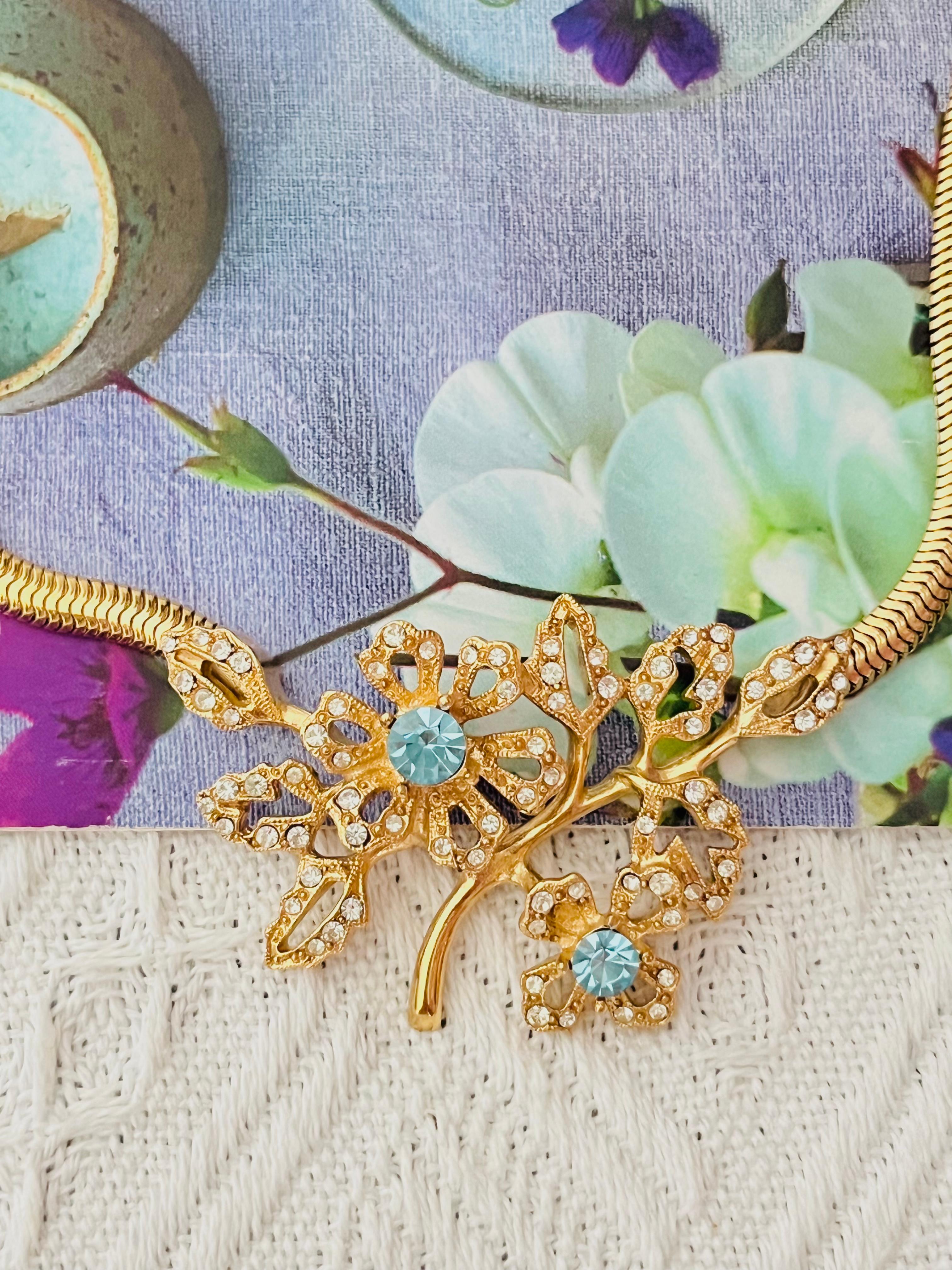 Givenchy Vintage 1980s Aqua Cluster Crystals Flower Leaf Pendant Snake Necklace In Excellent Condition For Sale In Wokingham, England