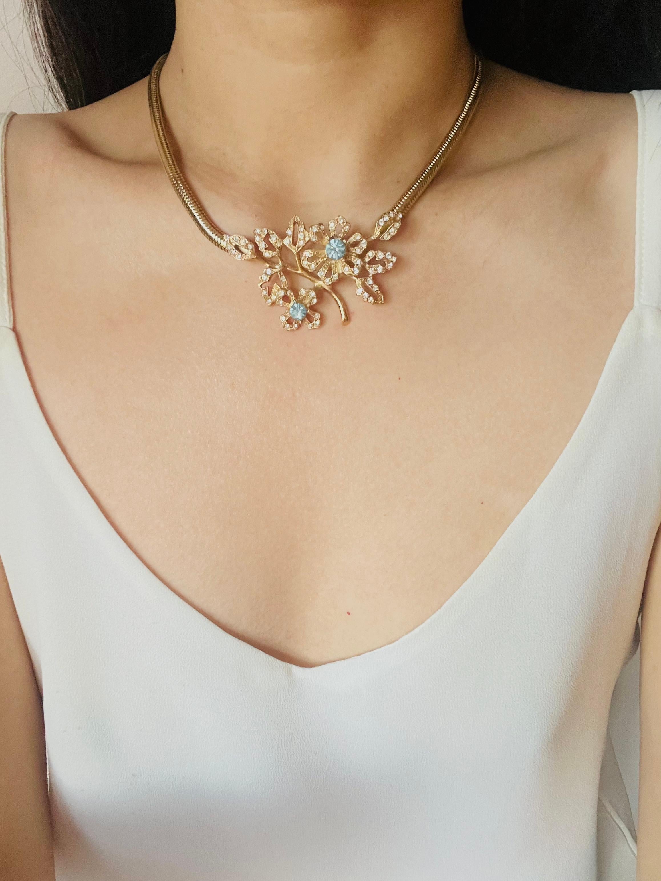 Givenchy Vintage 1980s Aqua Cluster Crystals Flower Leaf Pendant Snake Necklace For Sale 2
