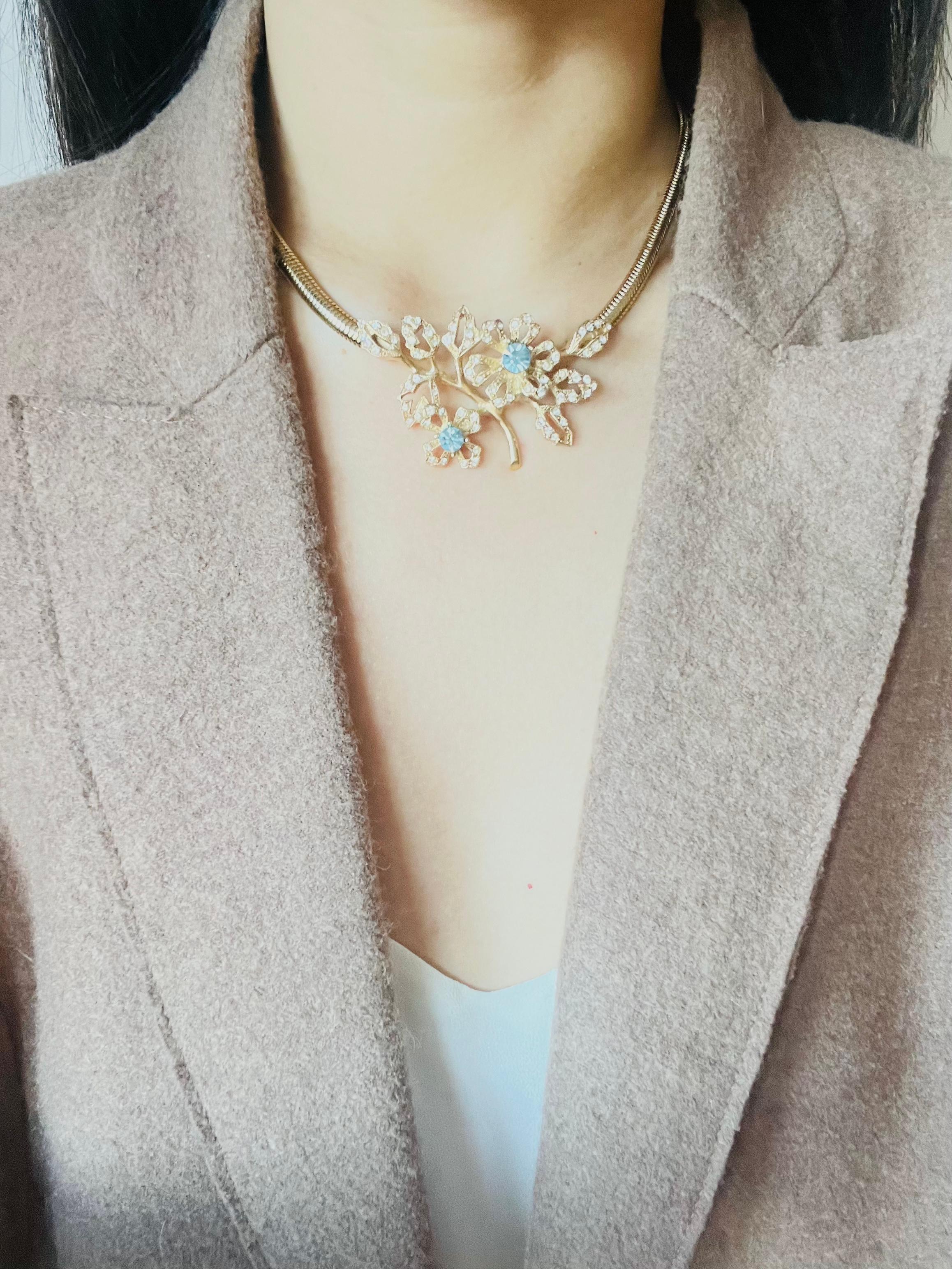 Givenchy Vintage 1980s Aqua Cluster Crystals Flower Leaf Pendant Snake Necklace For Sale 3