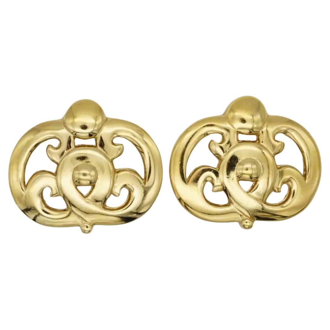 Givenchy Vintage 1980s Baroque Large Openwork Floral Oval Clip Earrings, Gold Tone

Very good condition. Special style design. 100% Genuine.

Givenchy Signed clearly on the reverse.

Material: Gold tone metal.

Size: 3.0*2.6 cm.

Weight: 6