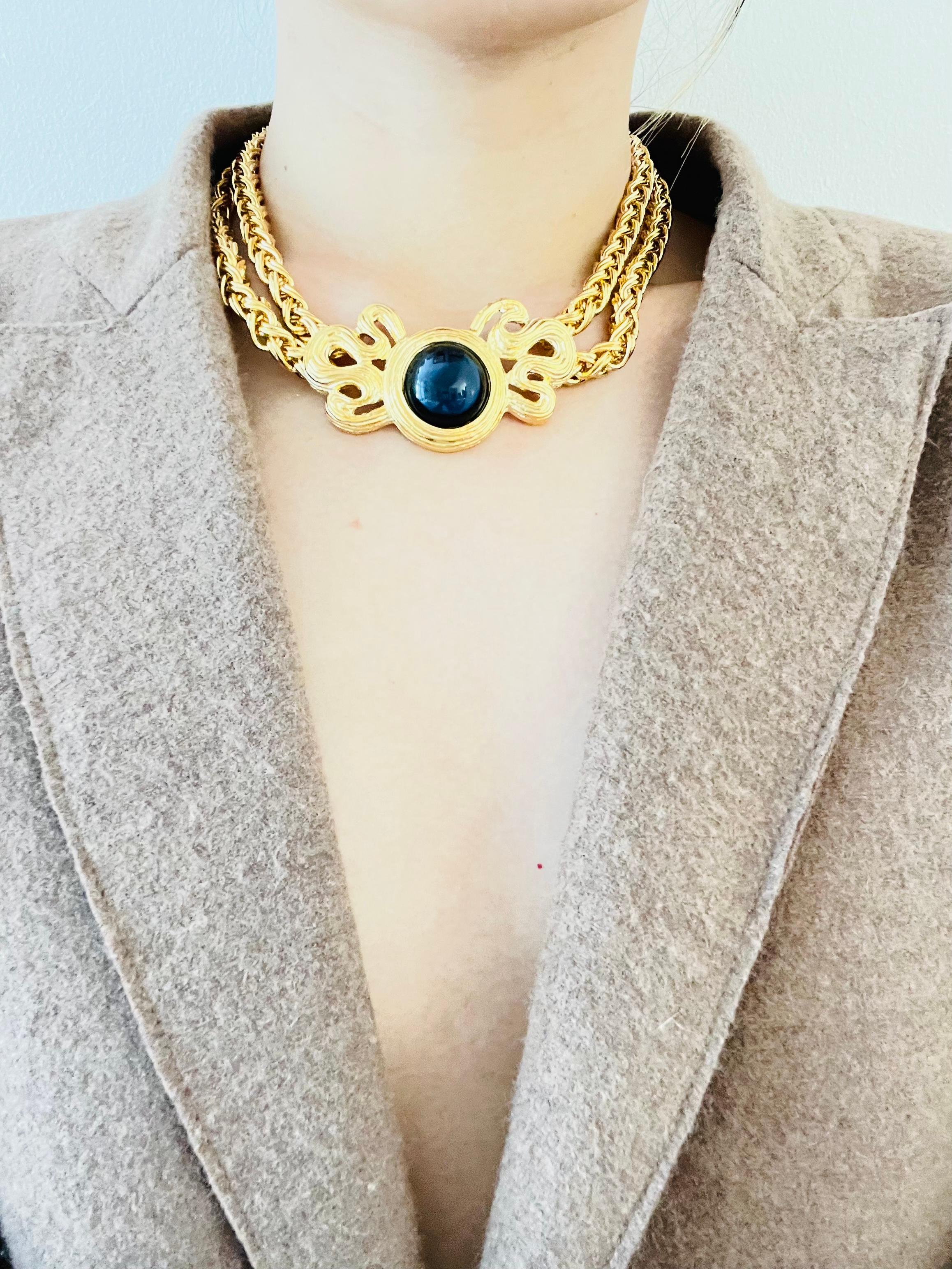 Women's or Men's Givenchy Vintage 1980s Chunky Double Layer Lapis Bow Pendant Choker Necklace For Sale