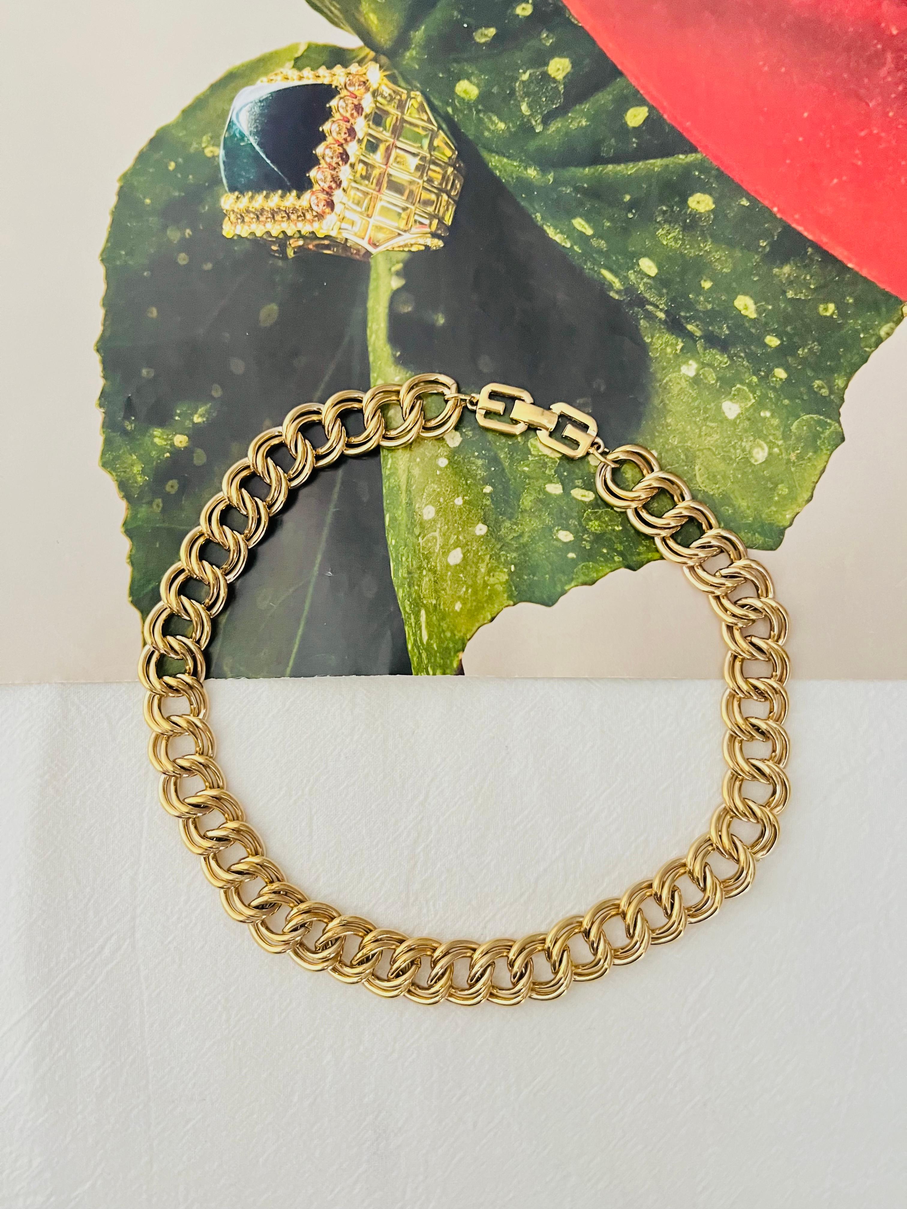 Givenchy Vintage 1980s Unisex Double Hoop Interlocked Chunky Chain Curb Link Choker Collar Necklace, Gold Tone

Very excellent condition. 100% genuine. 

Signed at the back. Rare to find.

Size: 44 * 1.6 cm.

Weight: 132 g.

_ _ _

Great for