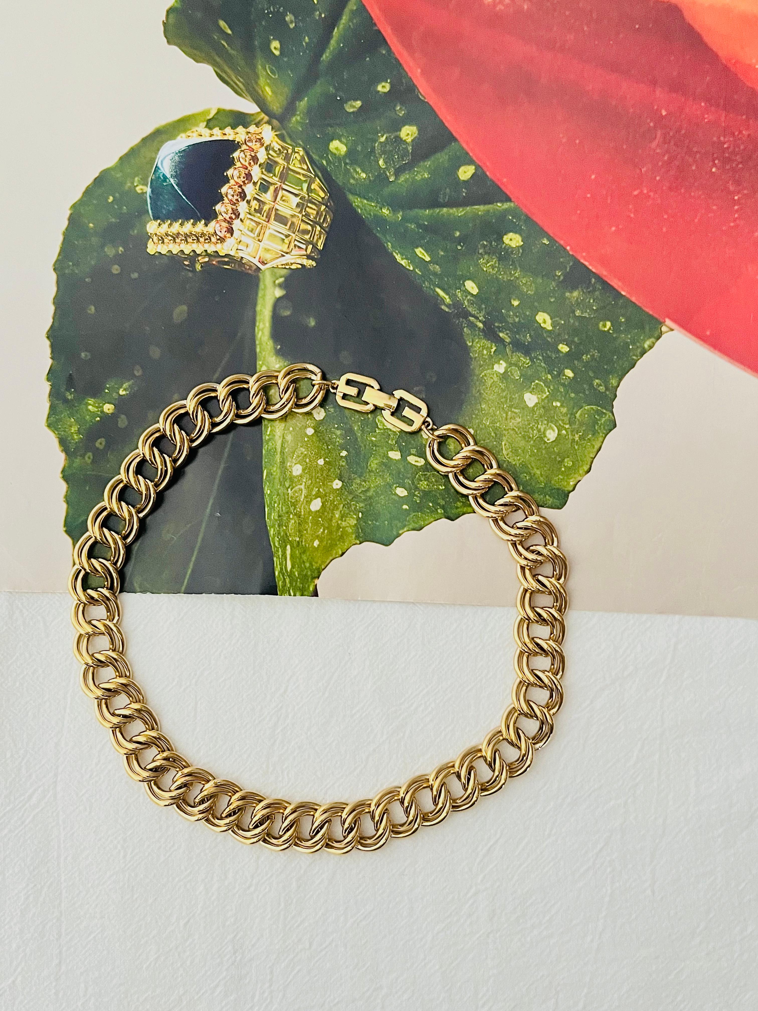 Givenchy Vintage 1980s Double Hoop Interlocked Chunky Chain Curb Link Necklace In Excellent Condition In Wokingham, England