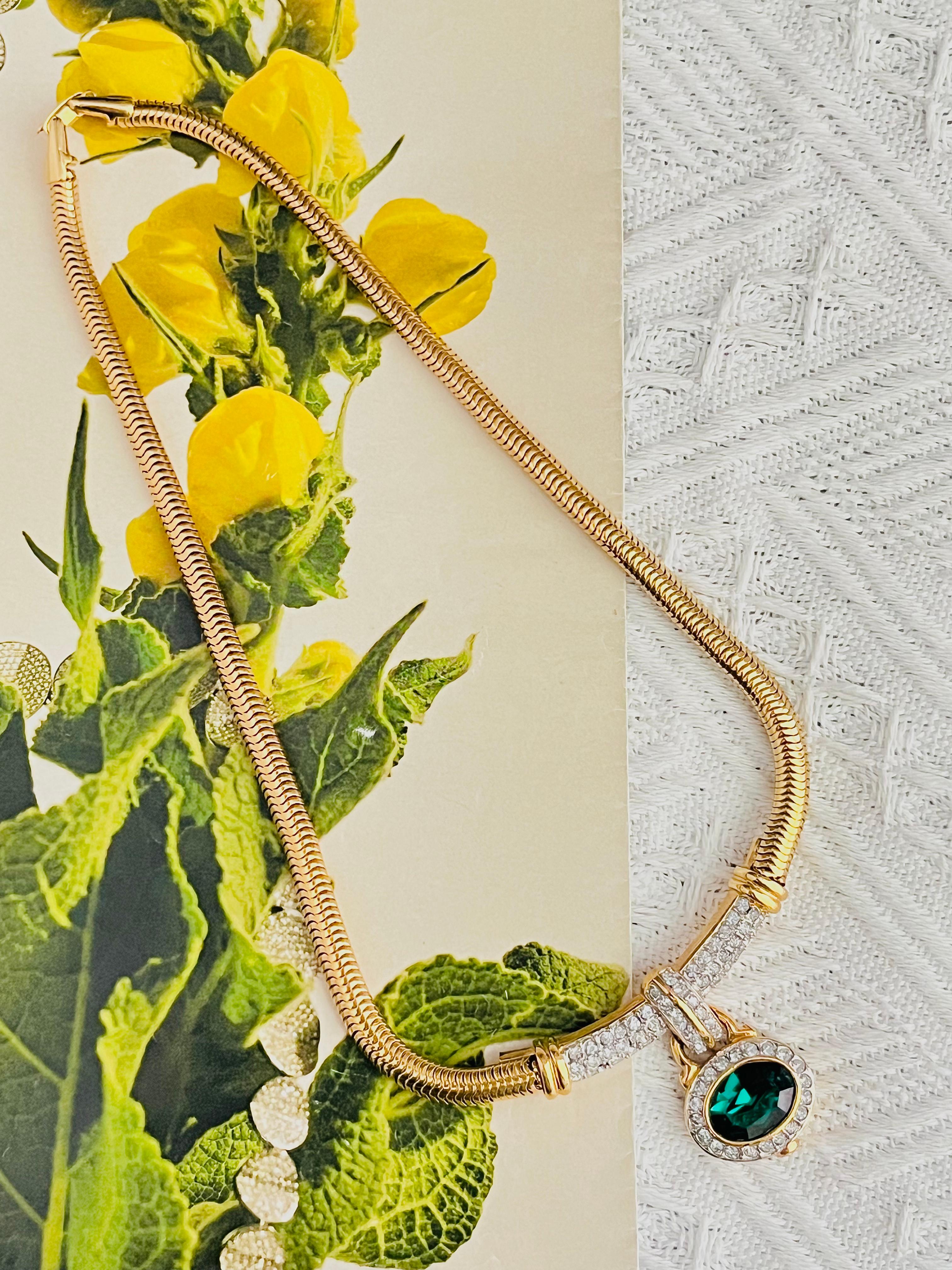 Givenchy Vintage 1980 smeraldo ovale cristalli bar ciondolo collana serpente In condizioni buone in vendita a Wokingham, England