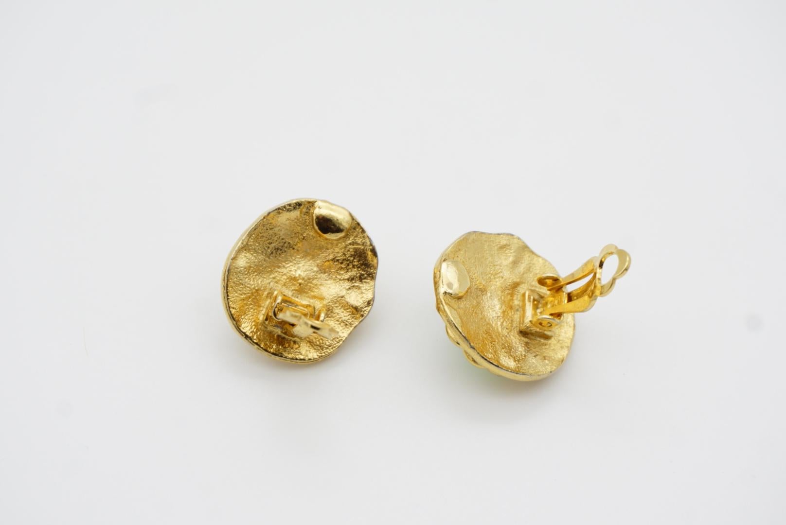 Givenchy Vintage 1980 Boucles d'oreilles à clip en forme de vague avec des cristaux verts et des émeraudes de Gripoix en vente 7