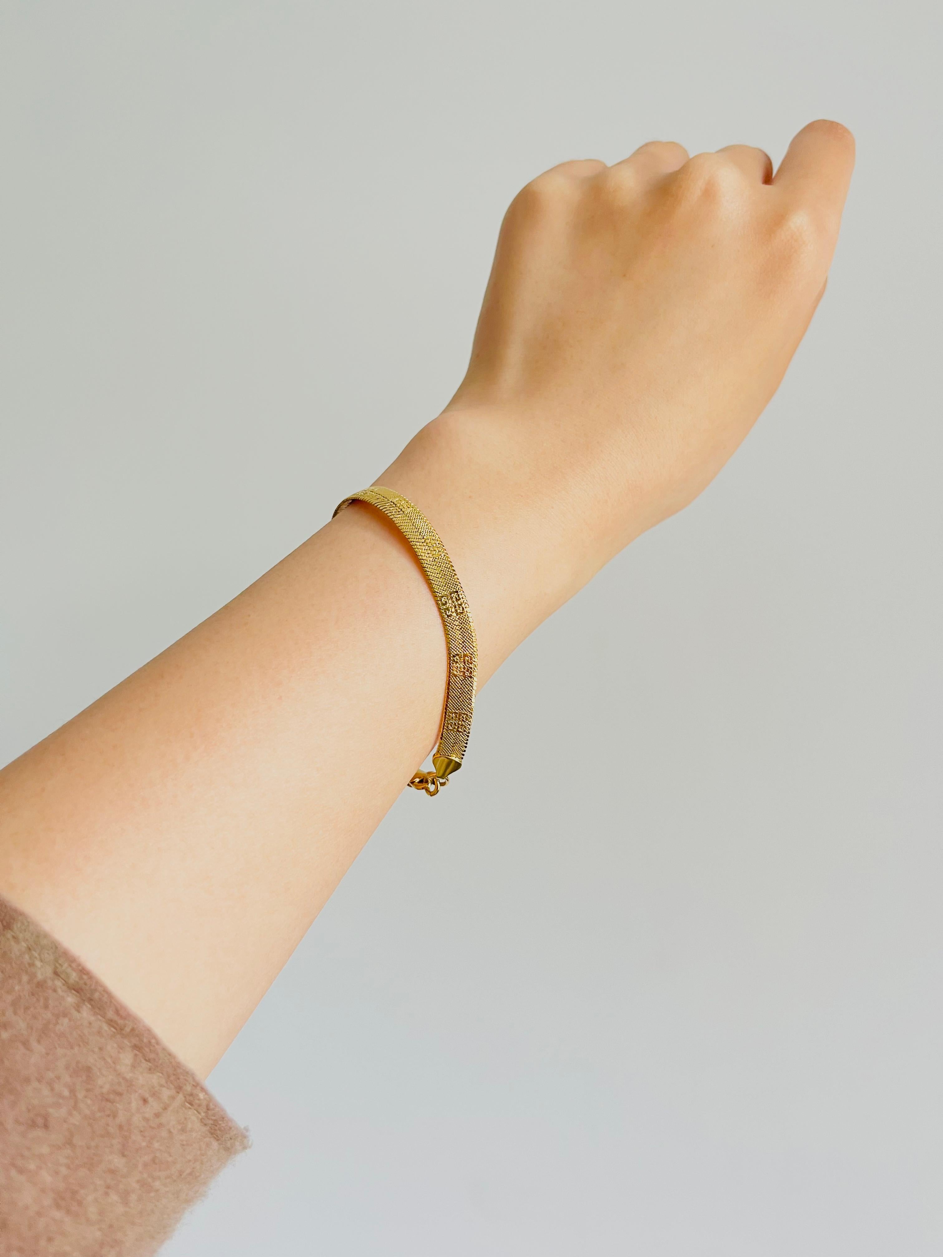 Givenchy Vintage 1980s Iconic 4G Logo Relief Herringbone Chain Mesh 2 Set Gold For Sale 5