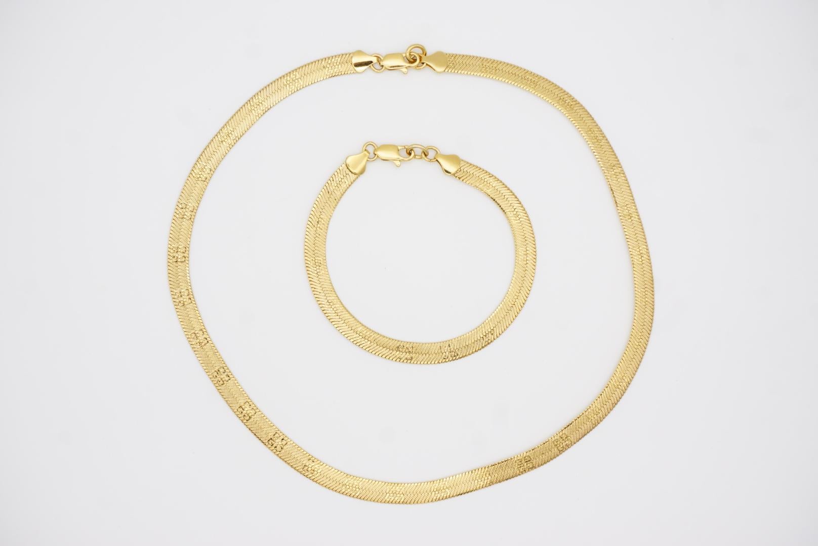 Givenchy Vintage 1980s Iconic 4G Logo Relief Herringbone Chain Mesh 2 Set Gold For Sale 8