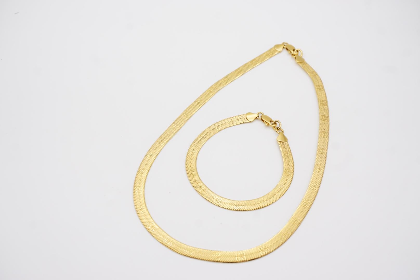 Givenchy Vintage 1980s Iconic 4G Logo Relief Herringbone Chain Mesh 2 Set Gold For Sale 9