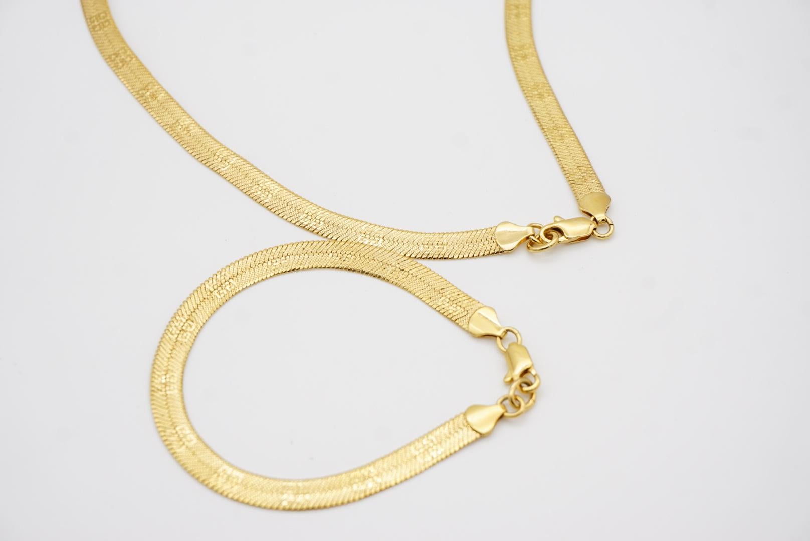 Givenchy Vintage 1980s Iconic 4G Logo Relief Herringbone Chain Mesh 2 Set Gold For Sale 10