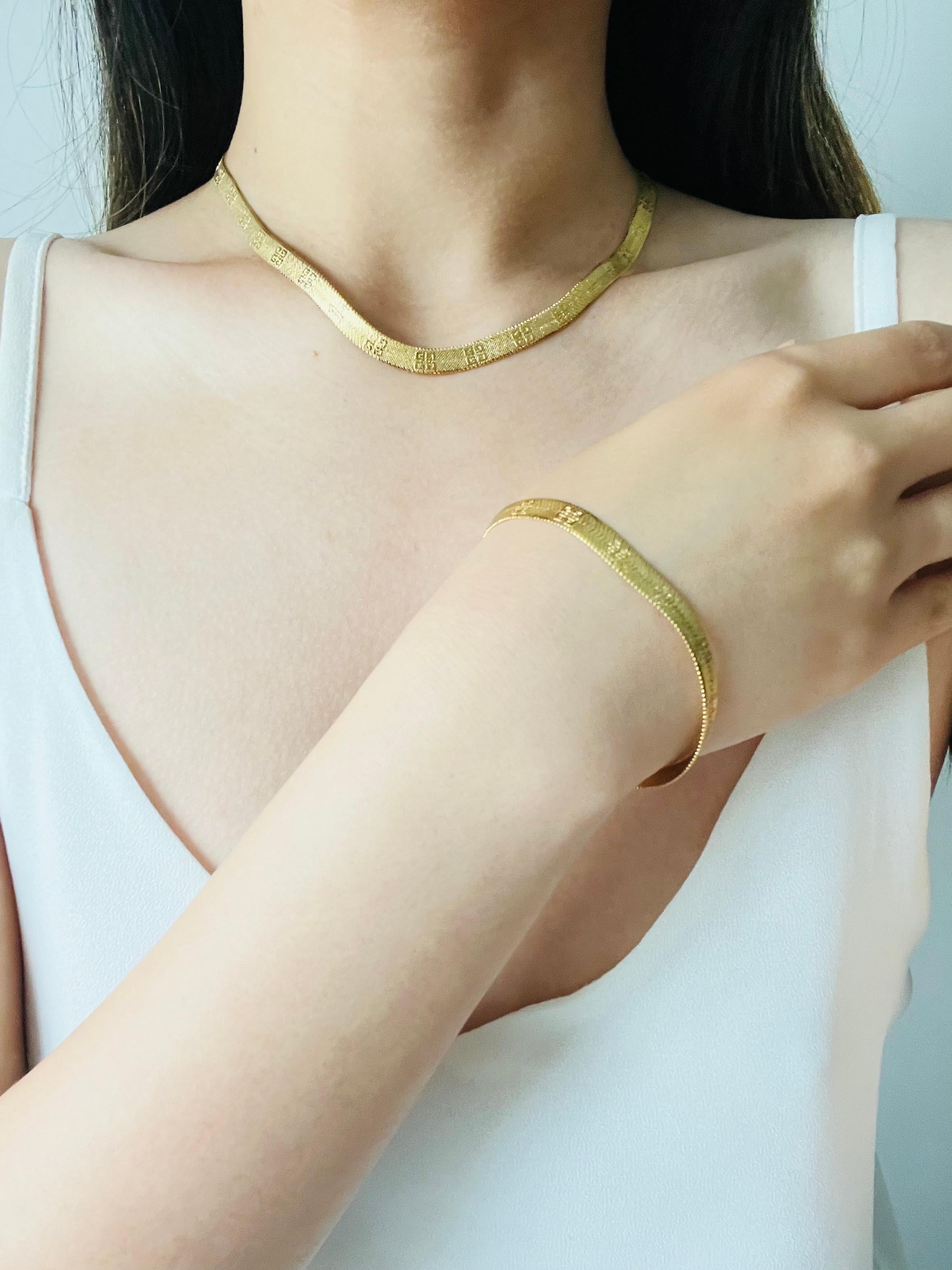 Givenchy Vintage 1980s Iconic 4G Logo Relief Herringbone Chain Mesh 2 Set Gold For Sale 2
