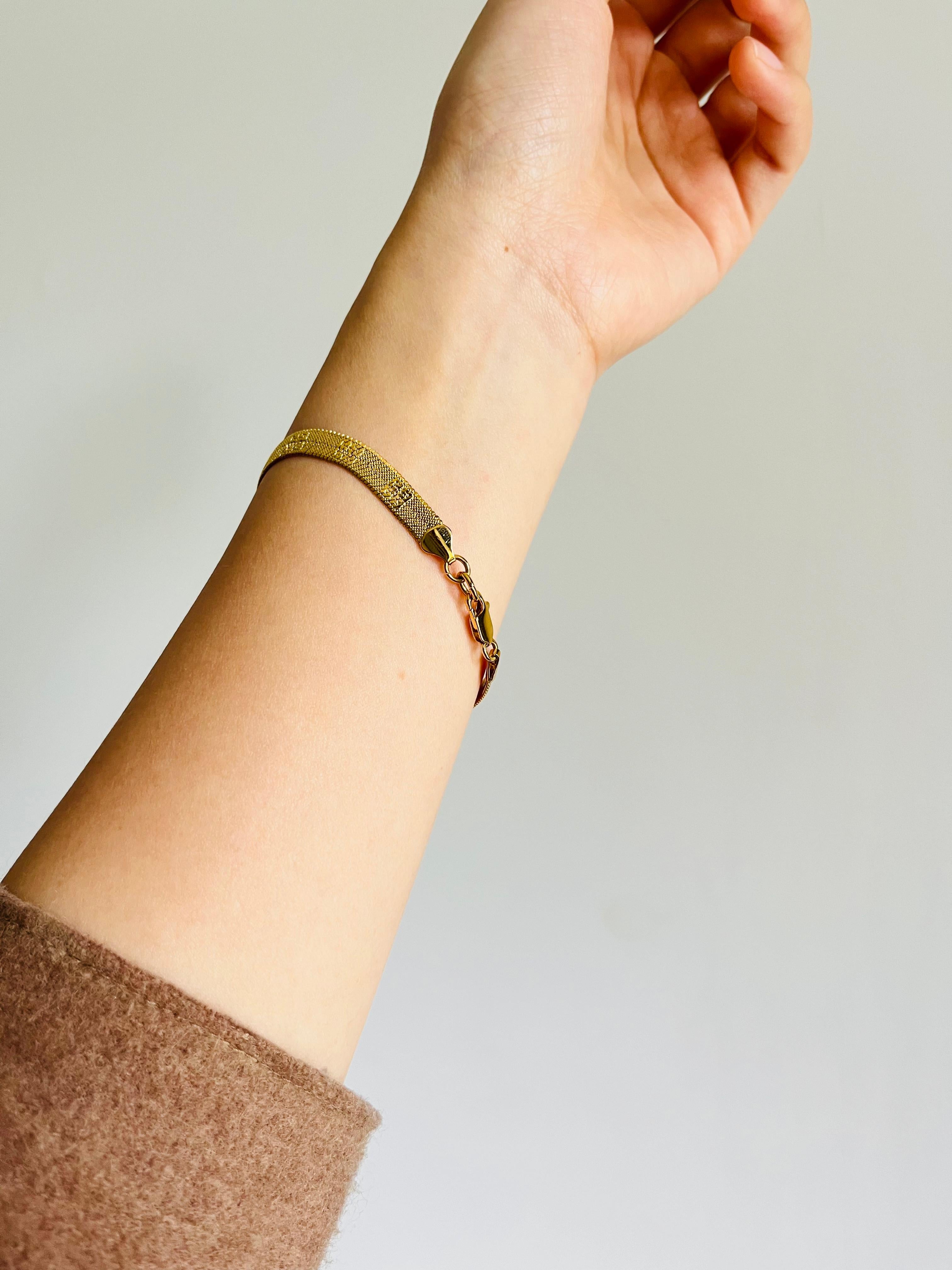 Givenchy Vintage 1980s Iconic 4G Logo Relief Herringbone Chain Mesh 2 Set Gold For Sale 4