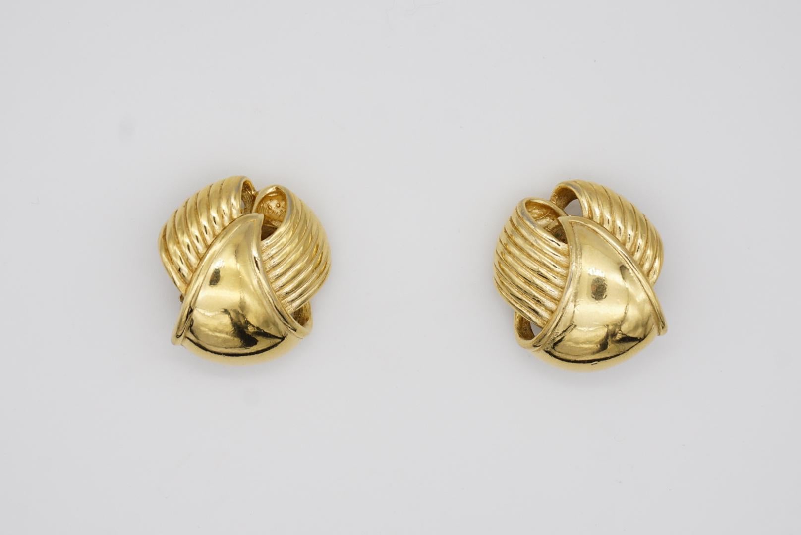 Givenchy Vintage Años 80 Pendientes de clip gruesos con forma de cúpula redonda y brillo de remolino en 3D en venta 3