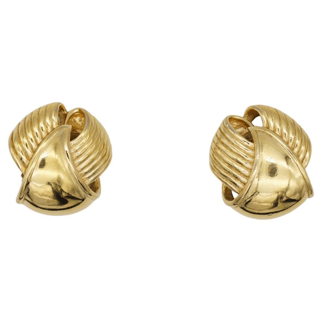 Givenchy Vintage Década de 1980 Pendientes de clip gruesos con forma de cúpula redonda y brillo de remolino en 3D en venta